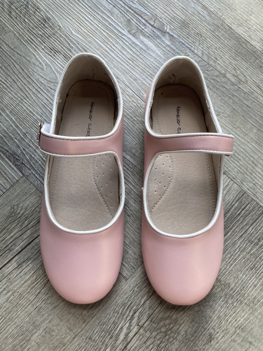 G 220406 รองเท้าคัชชูเด็กหญิงสีชมพู ราคาเช่า 80 บาท ต่อ 1 วัน