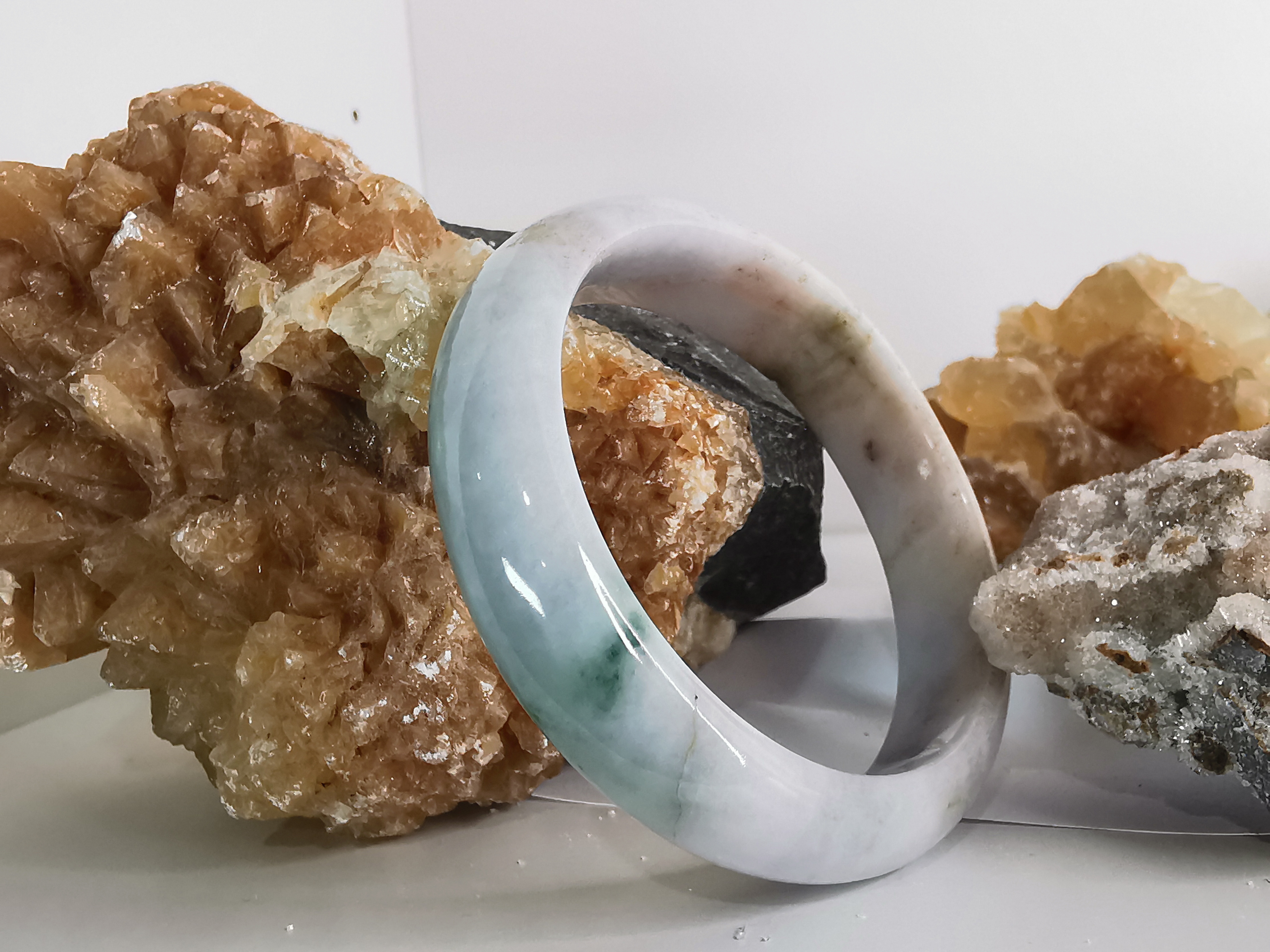 White Green Jade Bangle กำไลหยกเจไดต์แท้ Diameter/ เส้นผ่านศูนย์กลางด้านใน 56 mm.