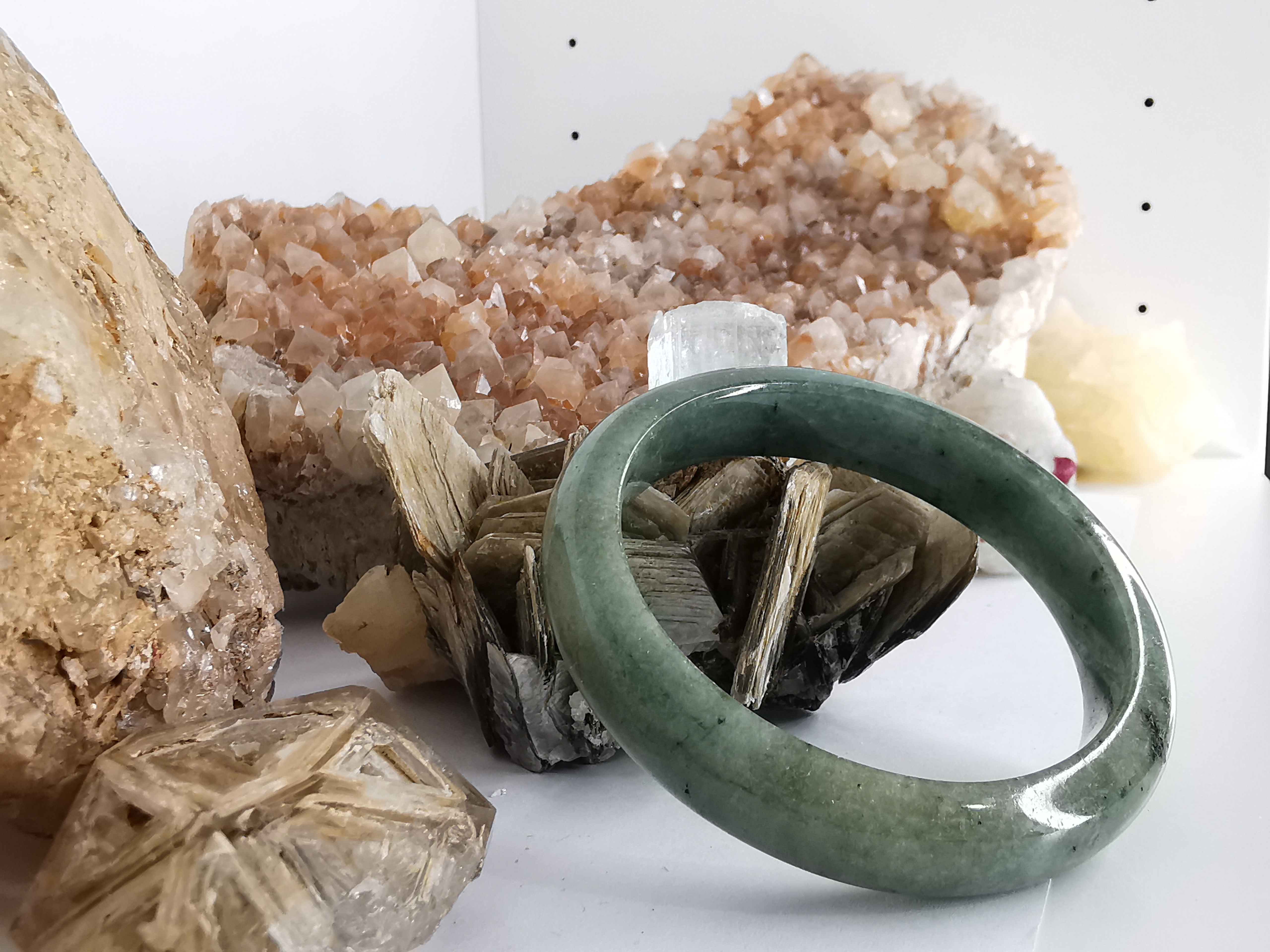 Green Yellow Bangle กำไลหยกเจไดต์แท้ Diameter/ เส้นผ่านศูนย์กลางด้านใน 59 mm.*