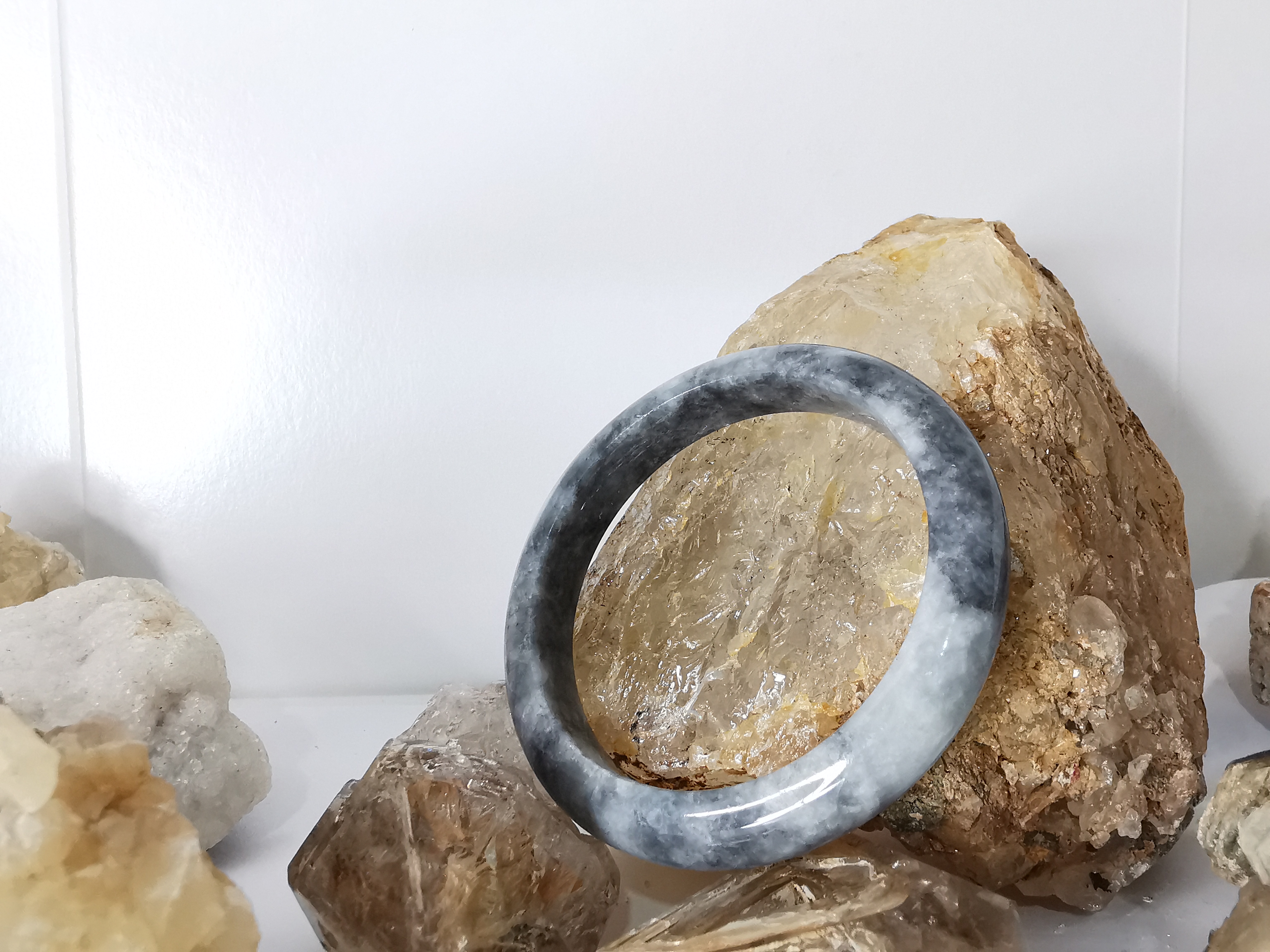 Grey Black Bangle กำไลหยกเจไดต์แท้ Diameter/ เส้นผ่านศูนย์กลางด้านใน 58 mm.