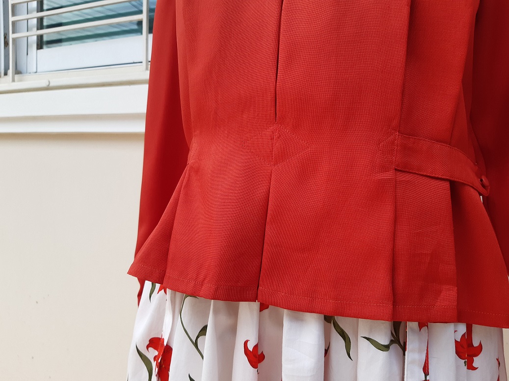 เสื้อวินเทจทรงสวยสีแดงแสด