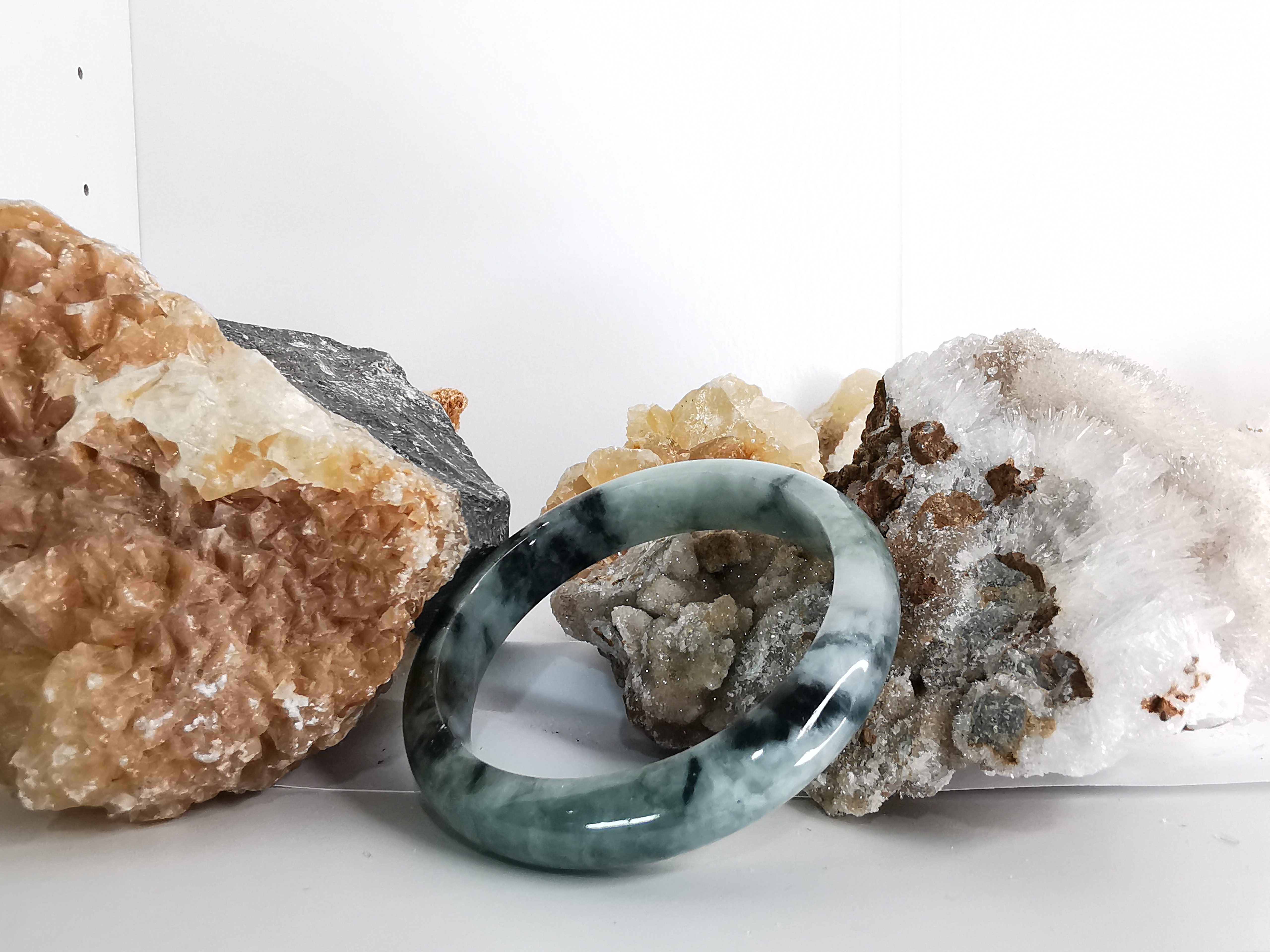 Green White Bangle กำไลหยกเจไดต์แท้ Diameter/ เส้นผ่านศูนย์กลางด้านใน 56 mm.