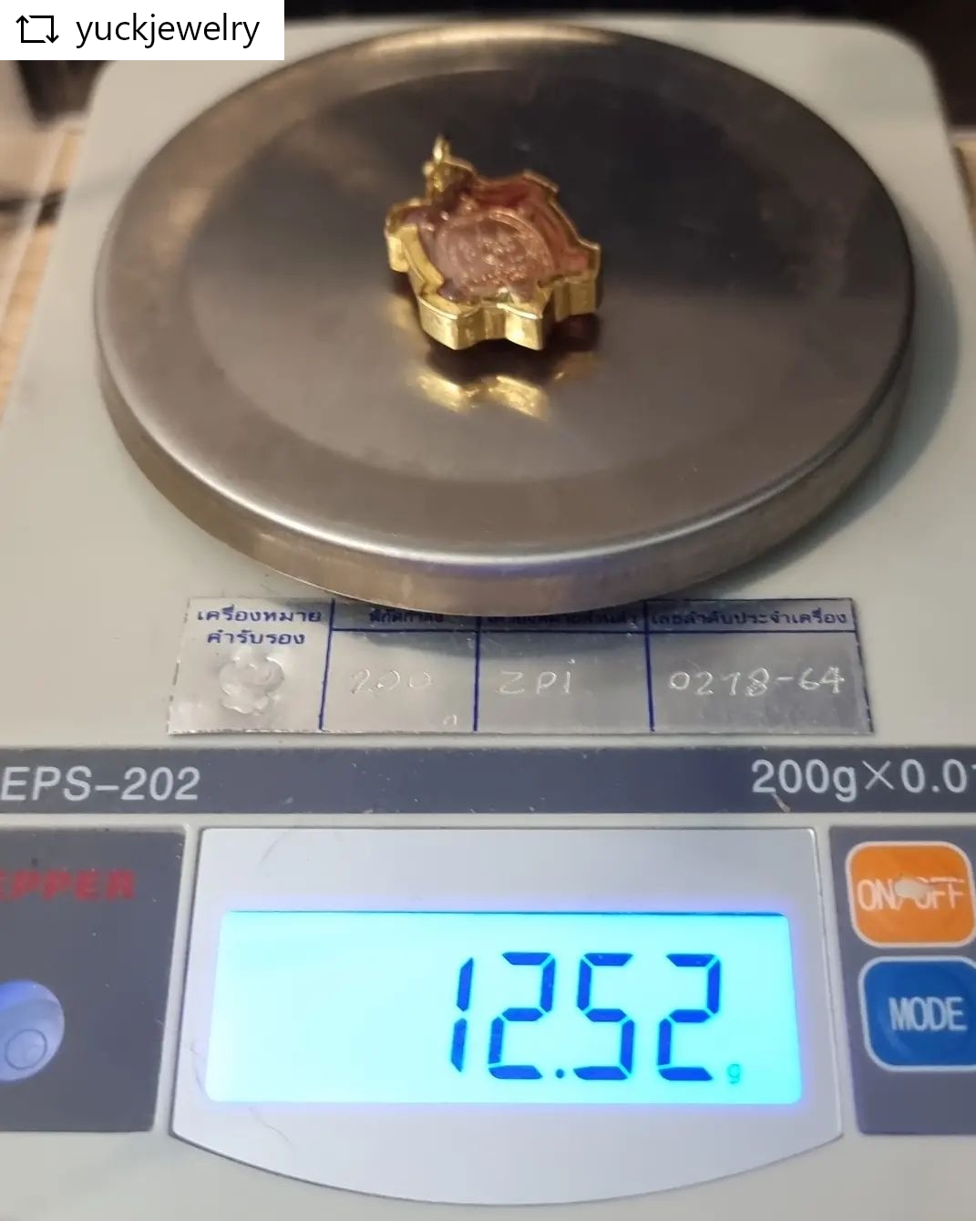 🚫ปิดการขาย(SoIdOut)🚫วัตถุมงคลเลี่ยมกรอบทองคำ 80% เหรียญพญาเต่าเรือน พระสังกัจจายน์ หลวงปู่หลิว วัดไร่แตงทอง รุ่นเพื่อมาตุภูมิ ออกวัดหนองอ้อ น้ำหนัก 12.52 กรัม ราคา 6300.-(Net)