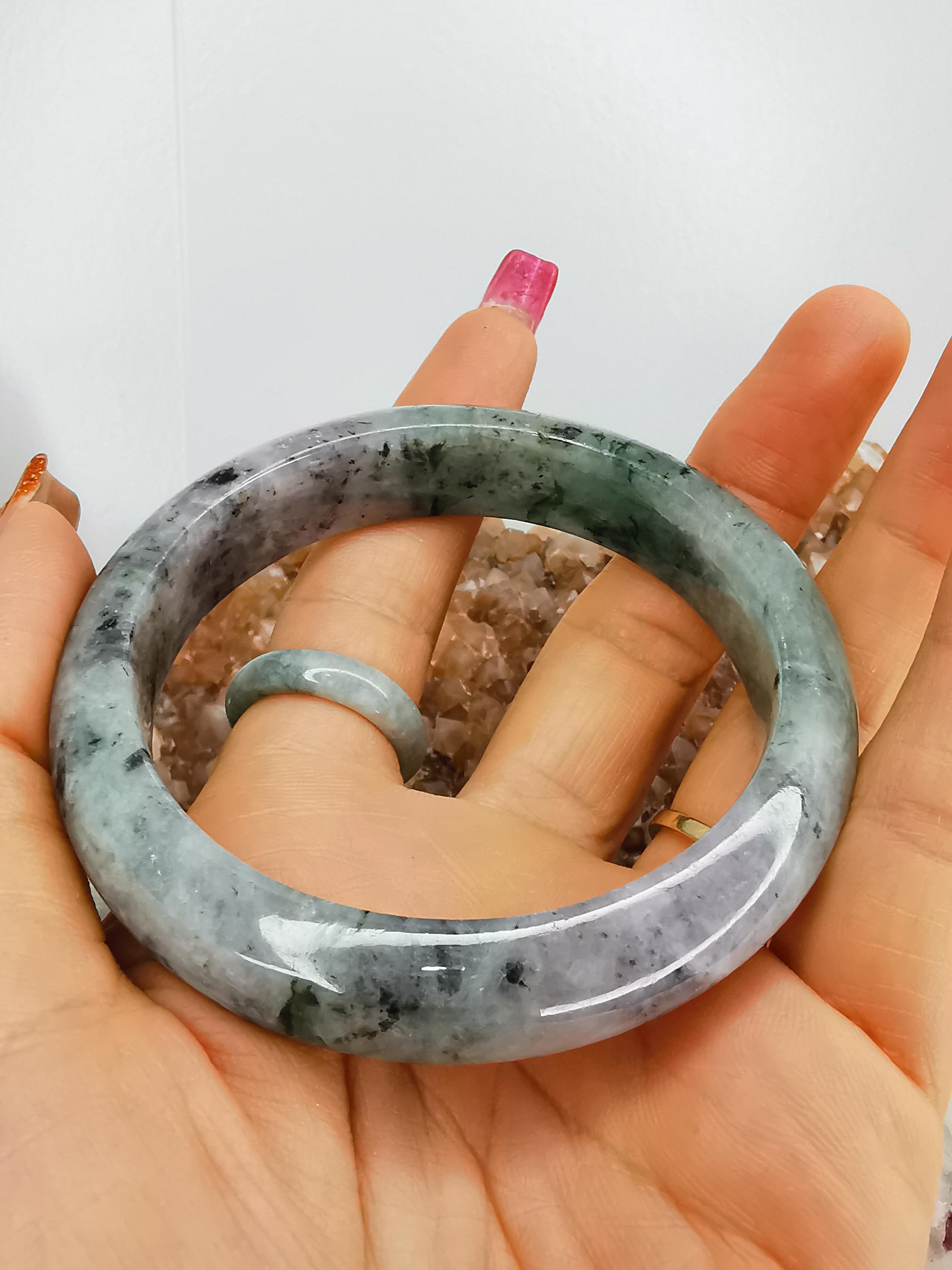 Green Grey Bangle กำไลหยกเจไดต์แท้ Diameter/ เส้นผ่านศูนย์กลางด้านใน 59 mm*.