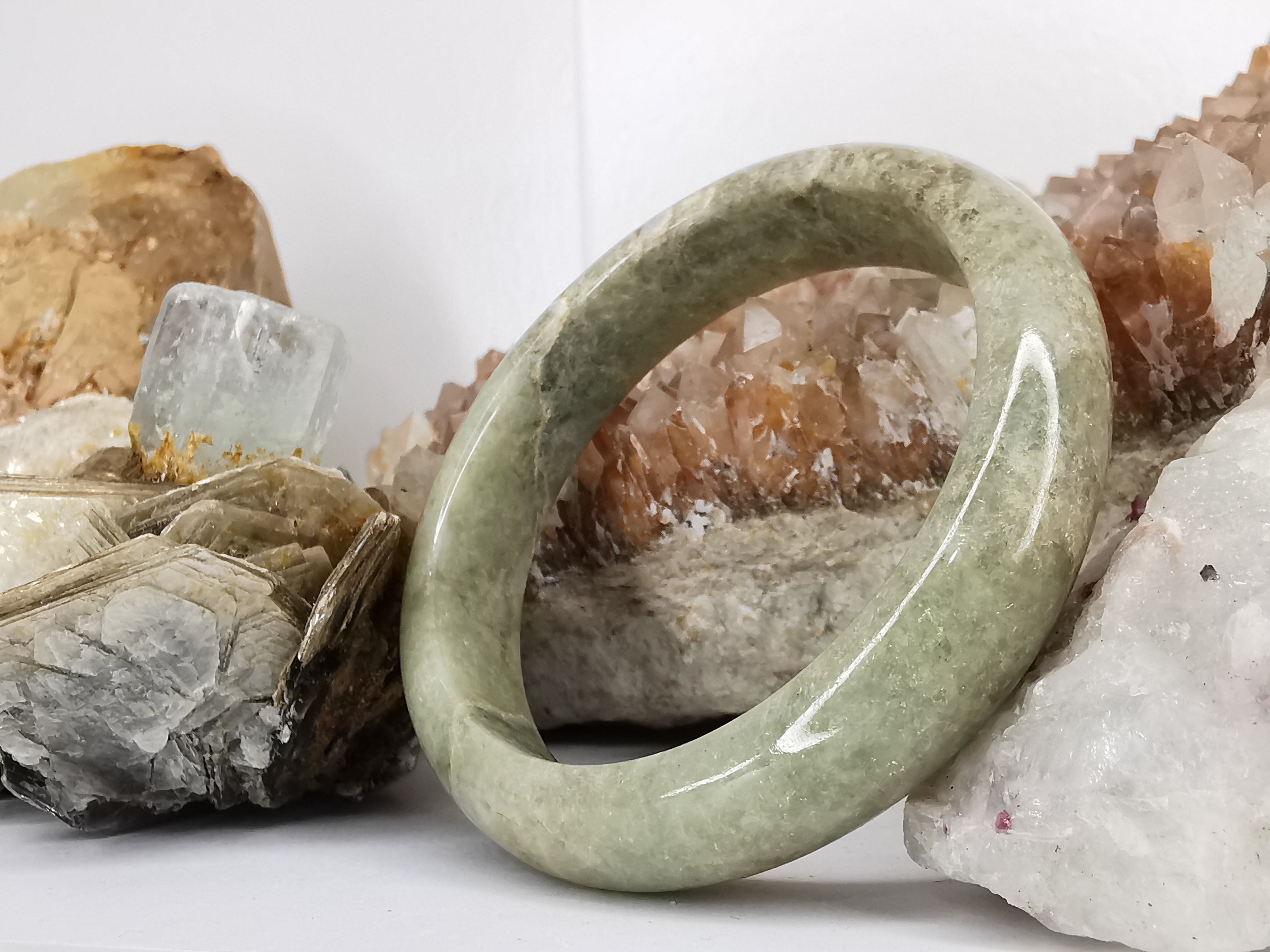 Green Yellow Jade Bangle กำไลหยกเจไดต์แท้ Diameter/ เส้นผ่านศูนย์กลางด้านใน 57 mm.