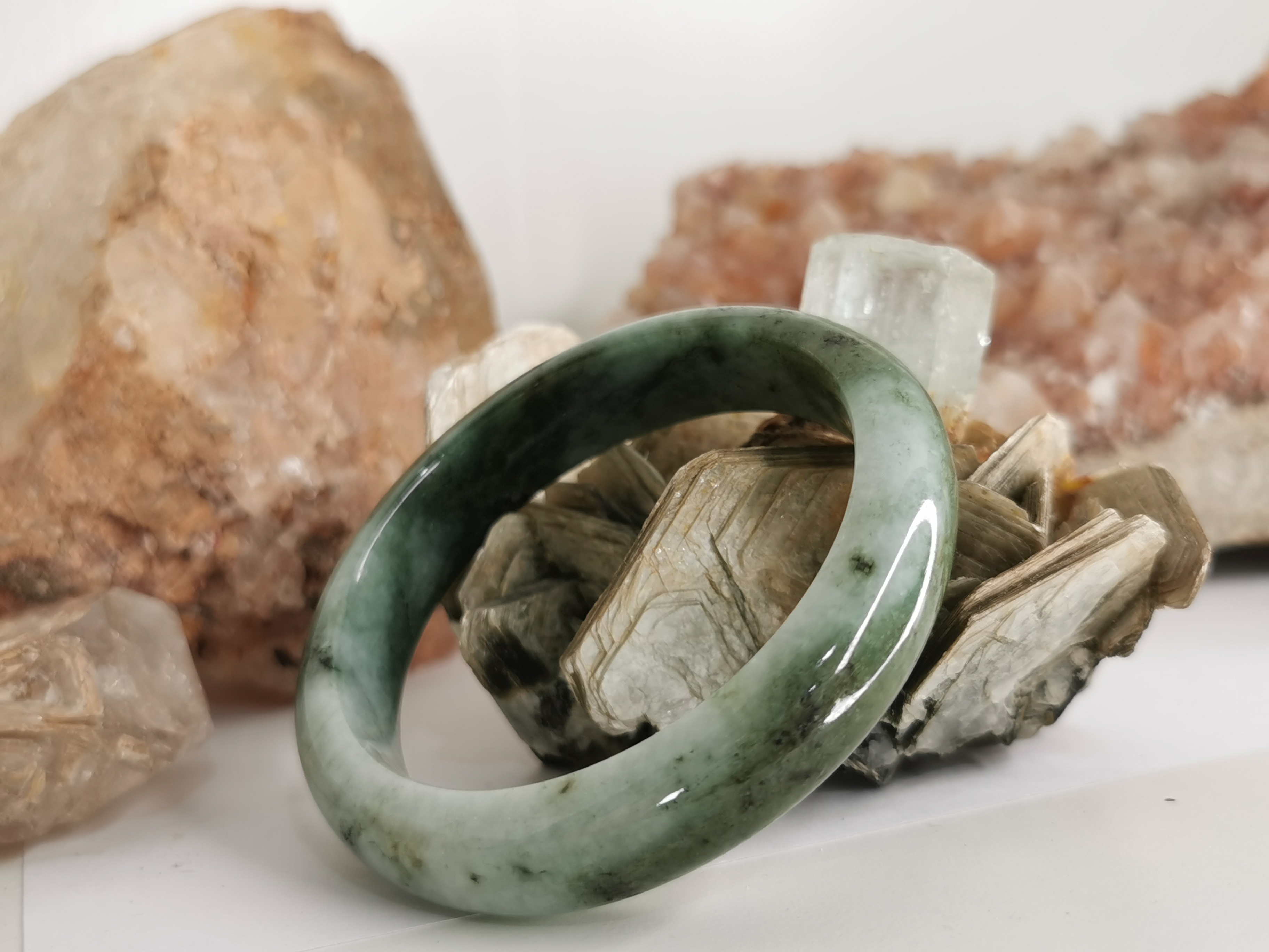 Green Bangle กำไลหยกเจไดต์แท้ Diameter/ เส้นผ่านศูนย์กลางด้านใน 55 mm.*