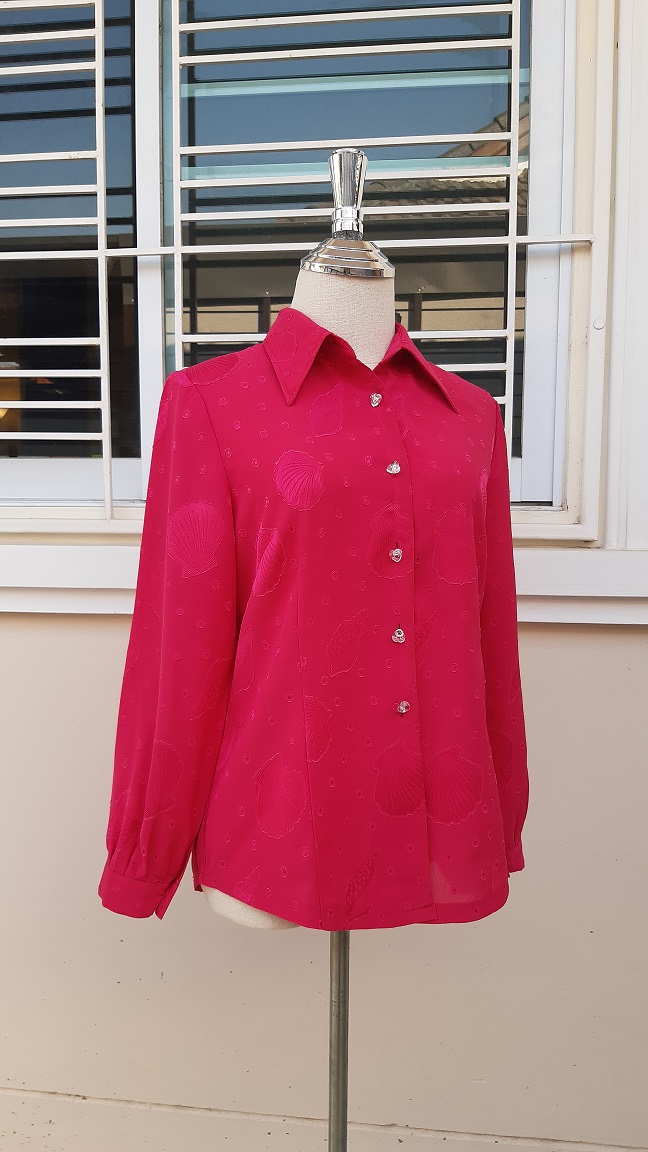 เสื้อเชิ้ตสีชมพูช็อคกิ้ง พิงค์