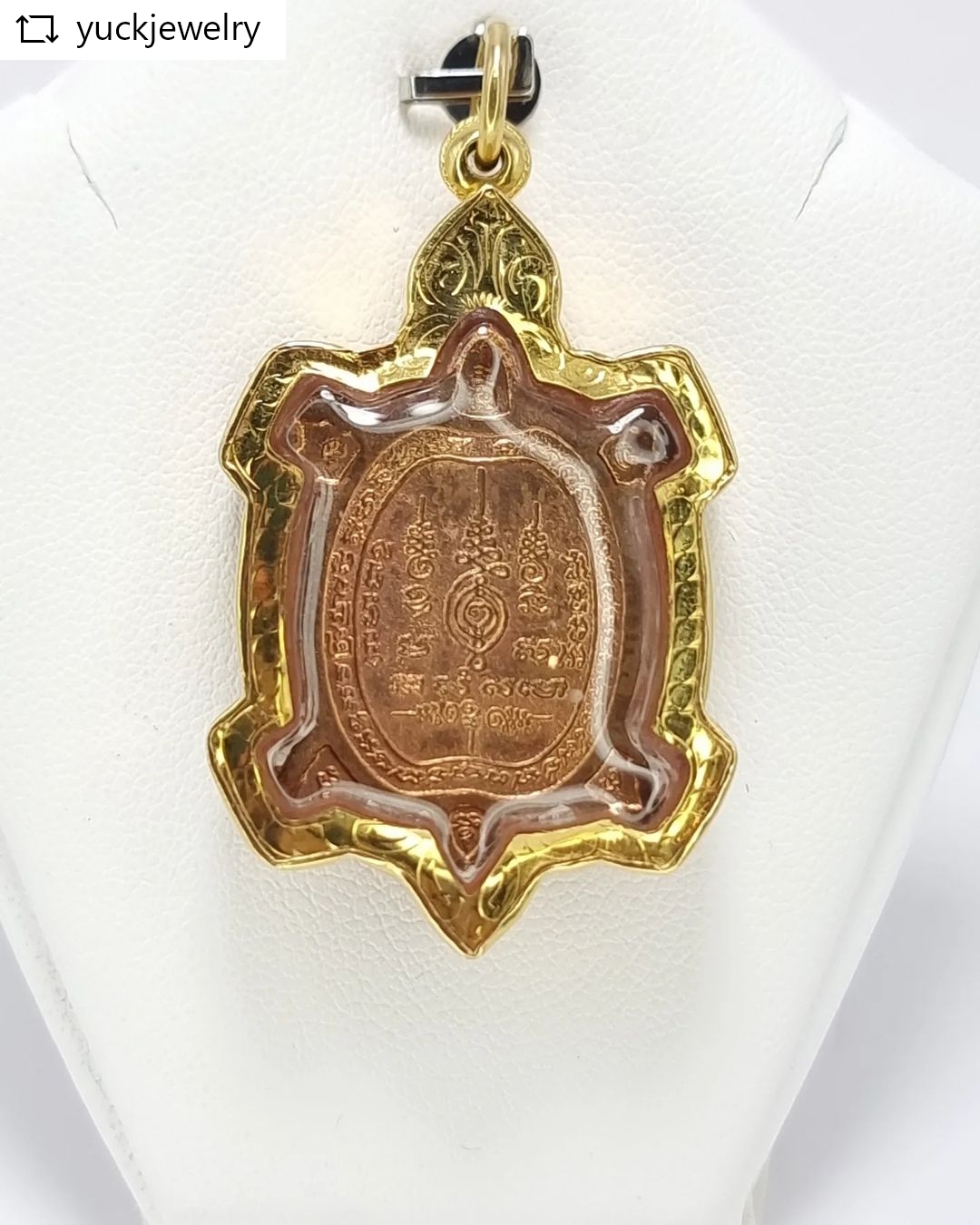 🚫ปิดการขาย(SoIdOut)🚫วัตถุมงคลเลี่ยมกรอบทองคำ 80% เหรียญพญาเต่าเรือน พระสังกัจจายน์ หลวงปู่หลิว วัดไร่แตงทอง รุ่นเพื่อมาตุภูมิ ออกวัดหนองอ้อ น้ำหนัก 12.52 กรัม ราคา 6300.-(Net)