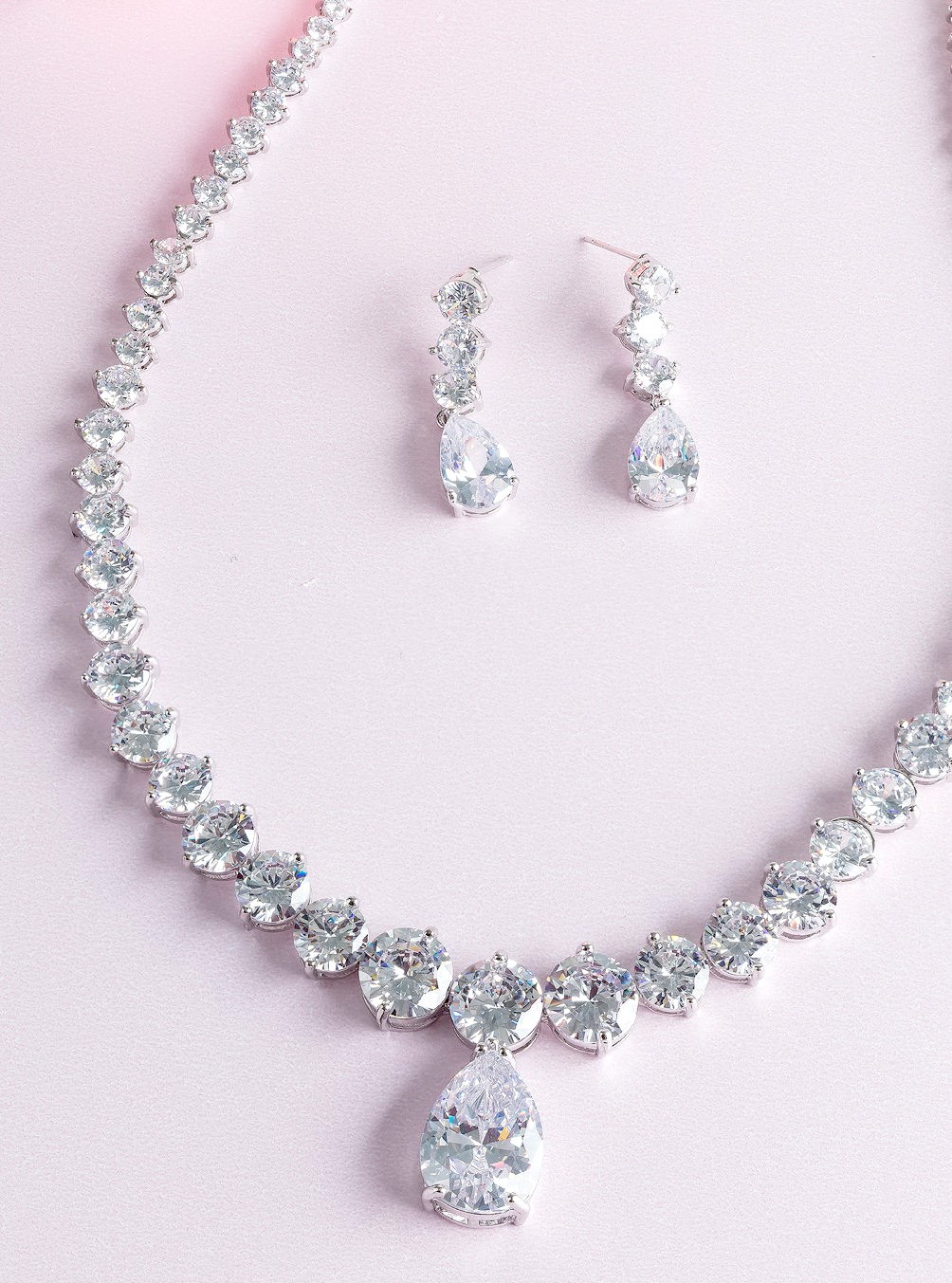 DIAMOND PEAR 18K WHITE GOLD NECKLACE สร้อยคอ ต่างหู เพชร ทอง 18K Pre-order