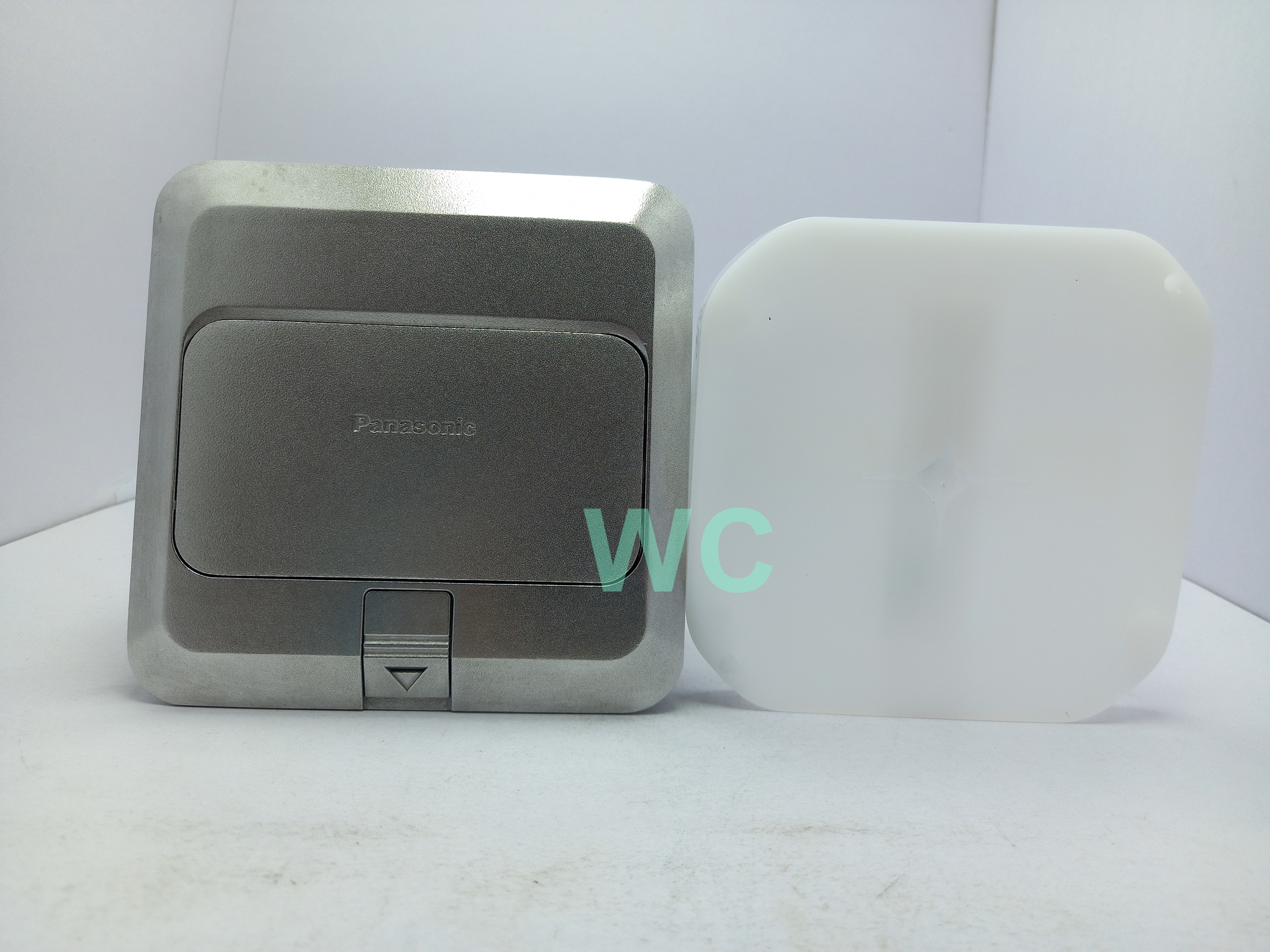 Panasonic ปลั๊กกราวคู่ฝังพื้น พานาโซนิค เต้ารับฝังพื้น รุ่น DU5993LT9