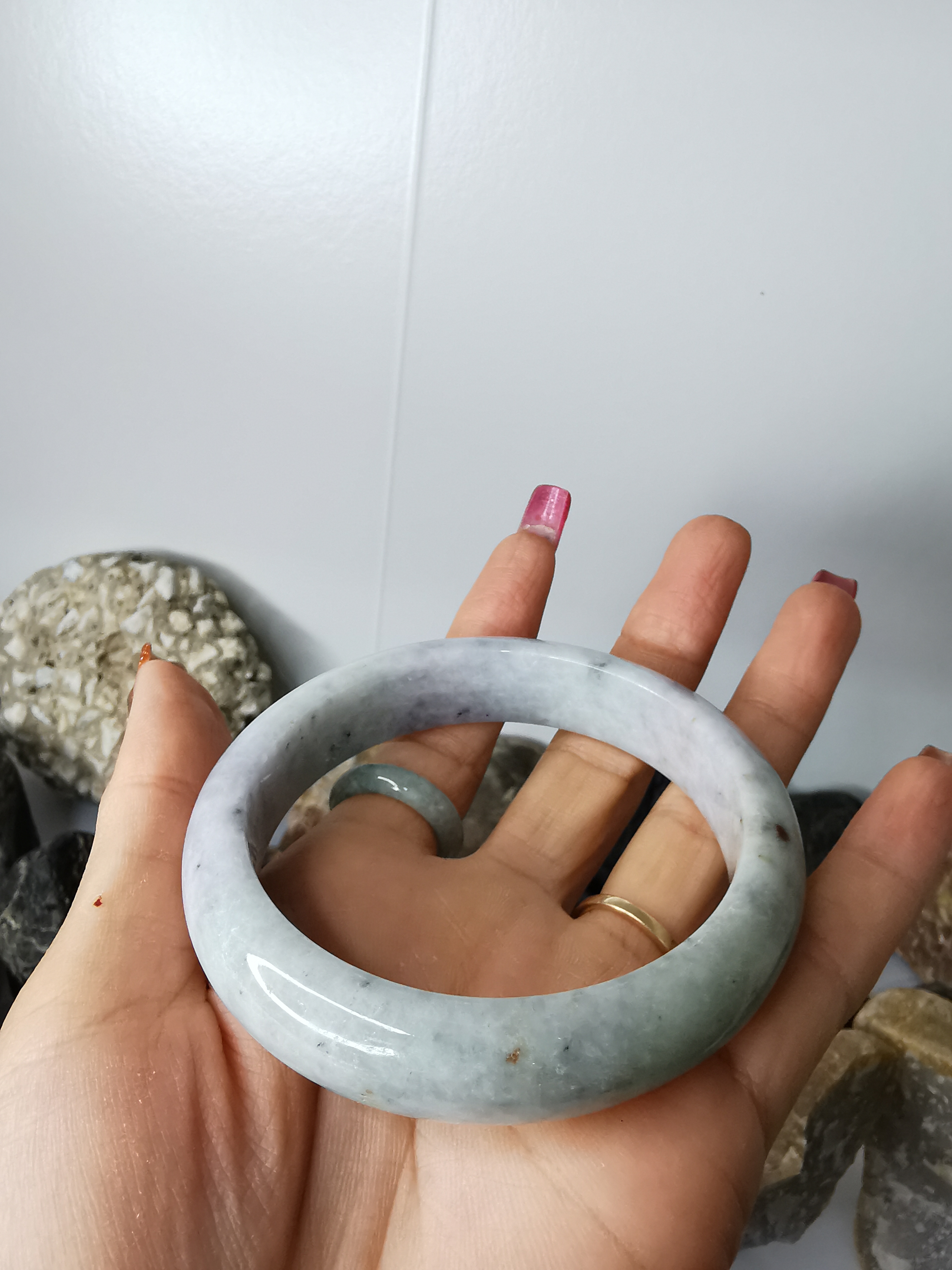 Violet Green Red Jade Bangle กำไลหยกเจไดต์แท้ Diameter/ เส้นผ่านศูนย์กลางด้านใน 63 mm.