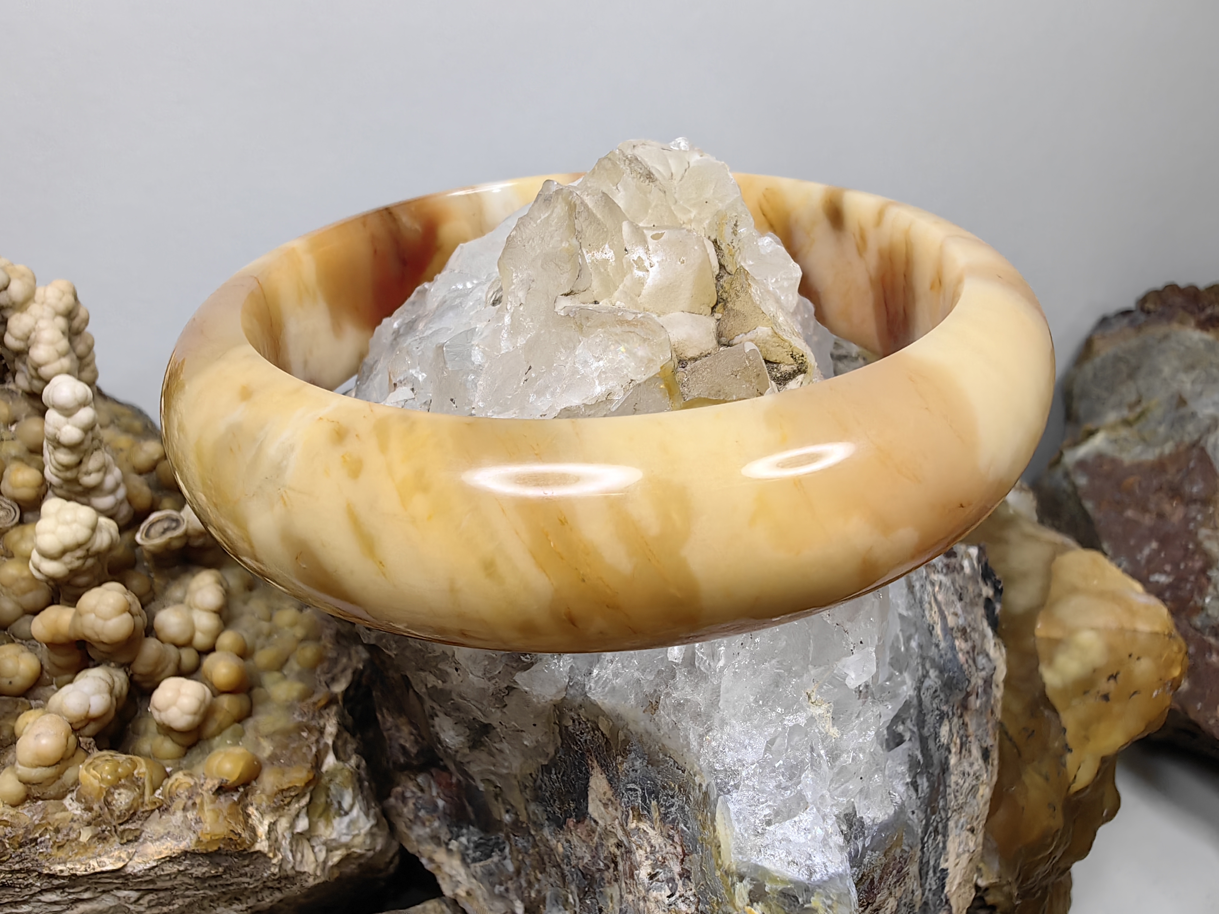 Burmese Carnelian Bangle Size 59 กำไลโมกุล คาร์นิเลียน พม่า Diameter/ เส้นผ่านศูนย์กลางด้านใน 59 mm.