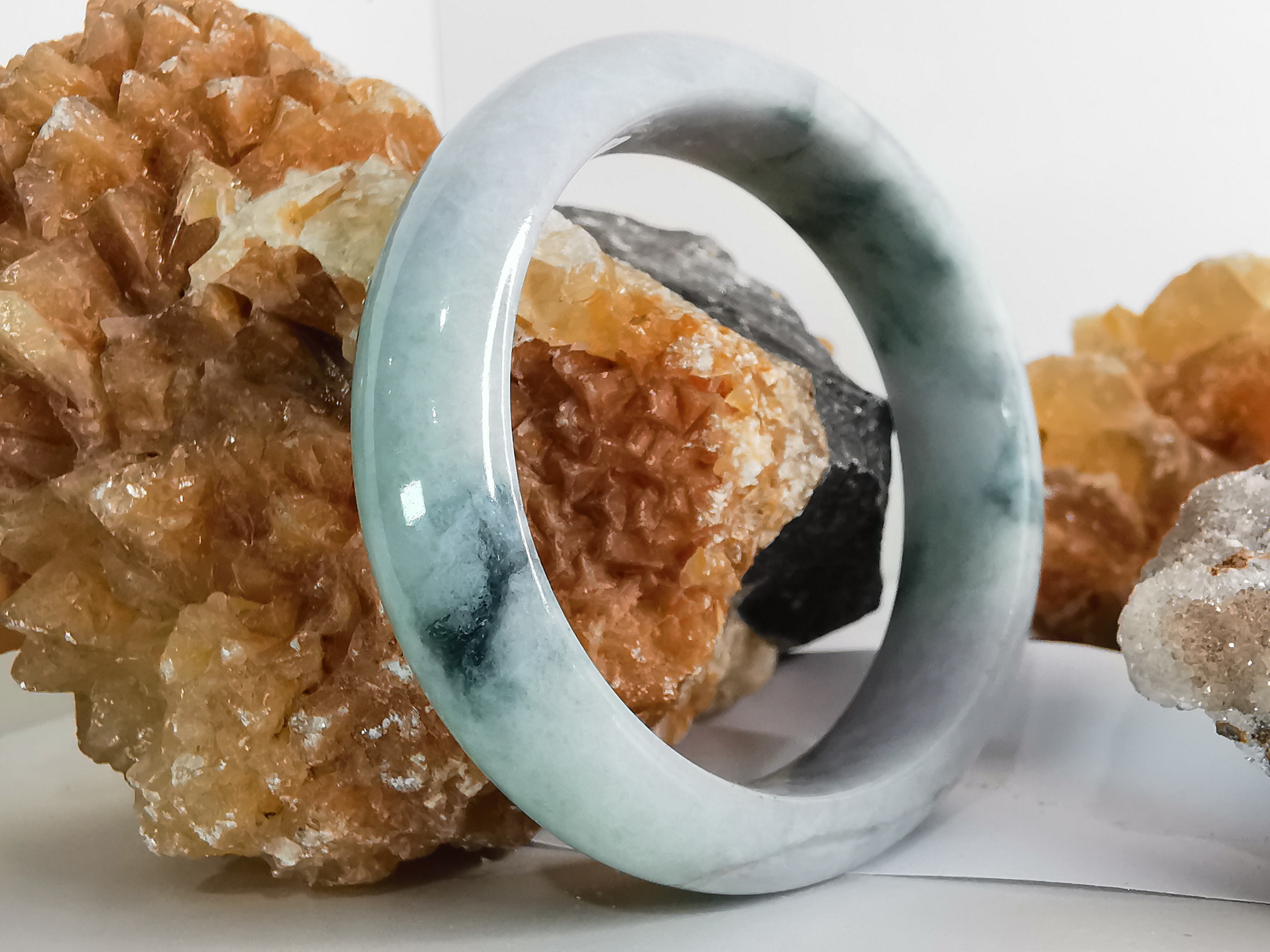 Green White Bangle กำไลหยกเจไดต์แท้ Diameter/ เส้นผ่านศูนย์กลางด้านใน 55 mm.