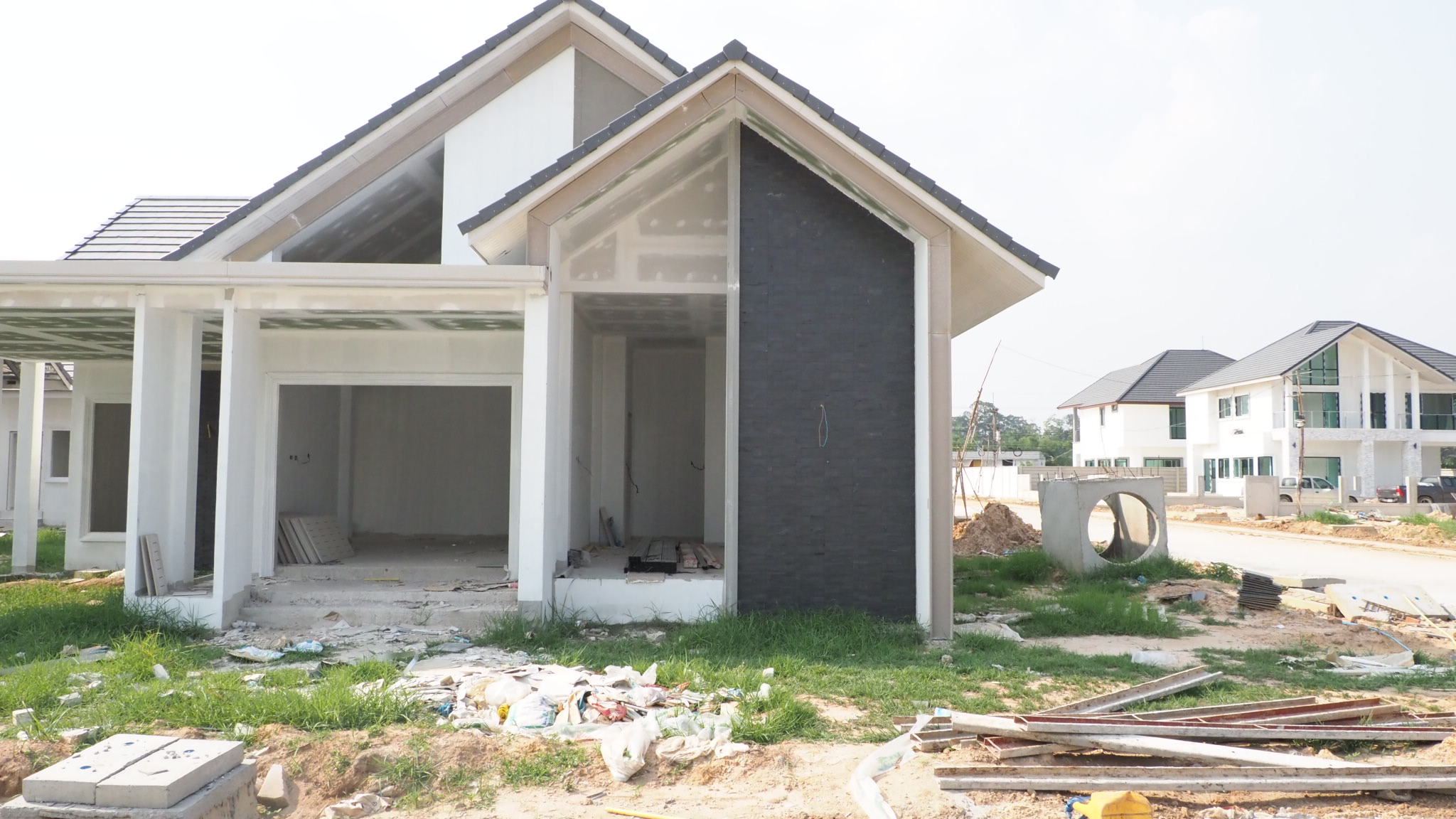 หินกาบจิ๊กซอว์สีดํา แบบ 7 ชิ้น ขนาดแผ่น 10x30 เซ็นติเมตร ผลิตจากหินธรรมชาติแท้