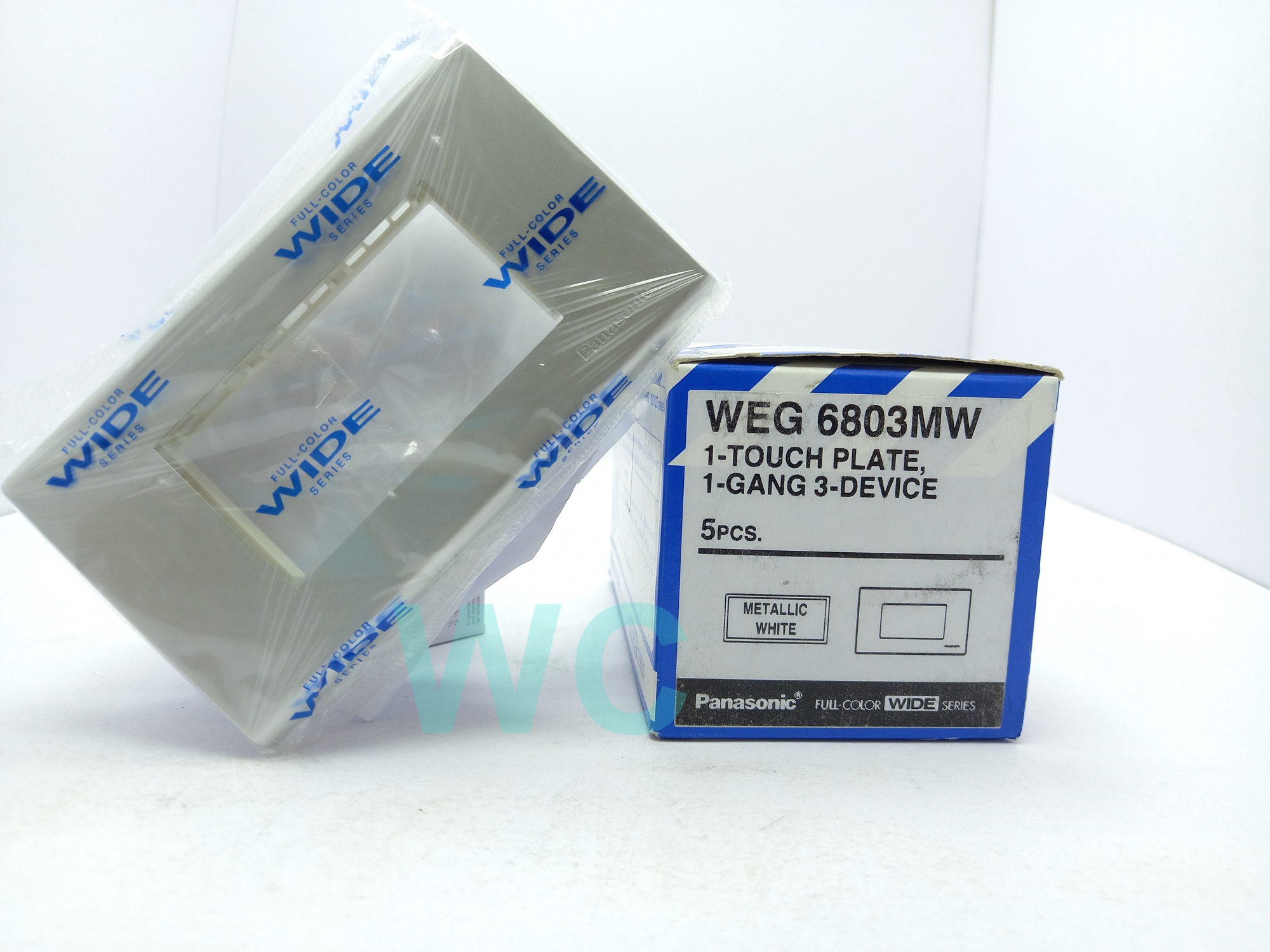 PANASONIC ฝาหน้ากากสีเงิน สวิทซ์ ปลัก สีเทา REFINA หน้ากาก 1ช่อง 2ช่อง 3ช่อง 4ช่อง 6ช่อง MW WEG6803MW