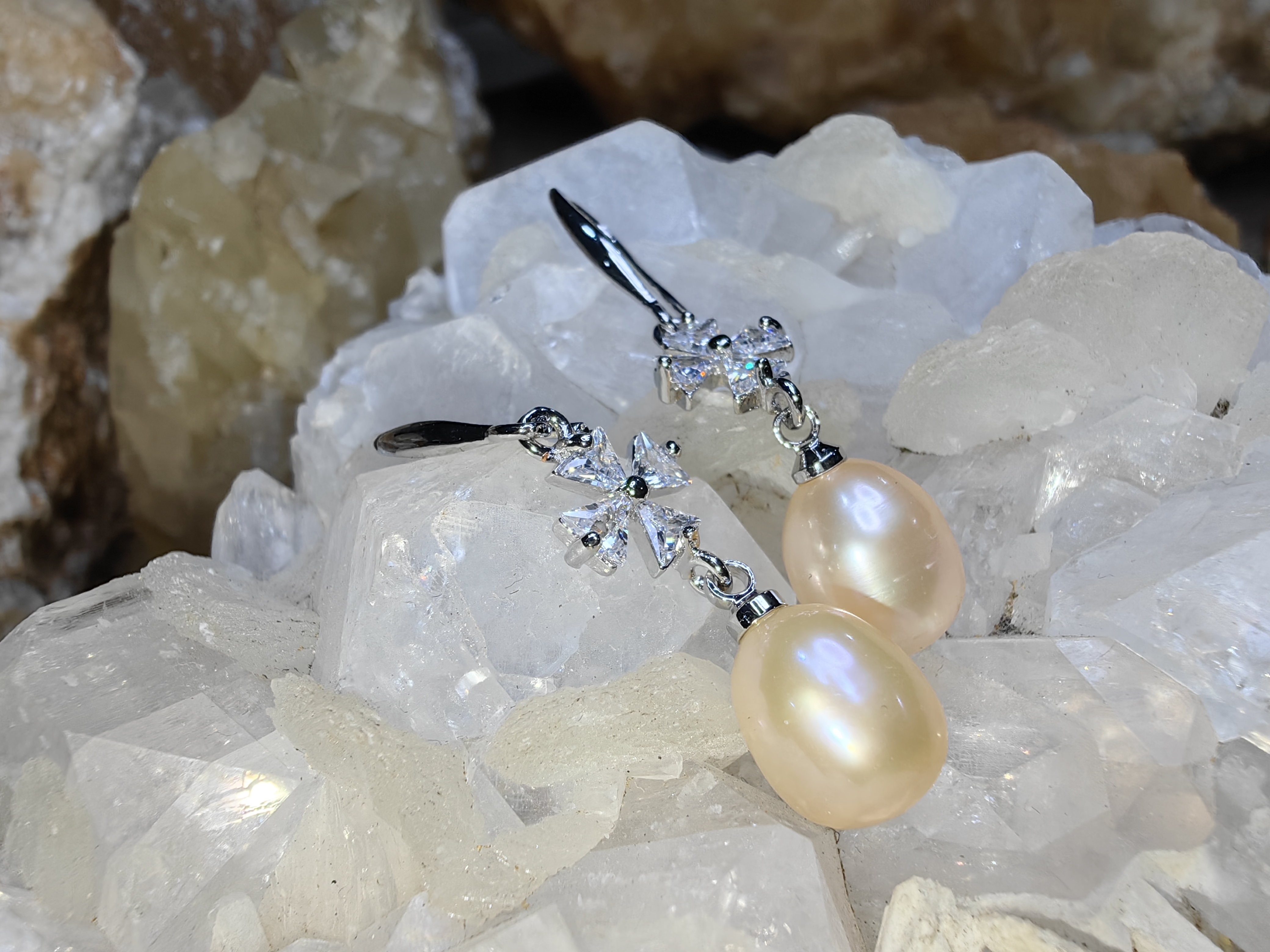 ต่างหูไข่มุกเลี้ยงธรรมชาติ เพชรสวิส Natural Cultured Pearl Swiss Diamond Earrings