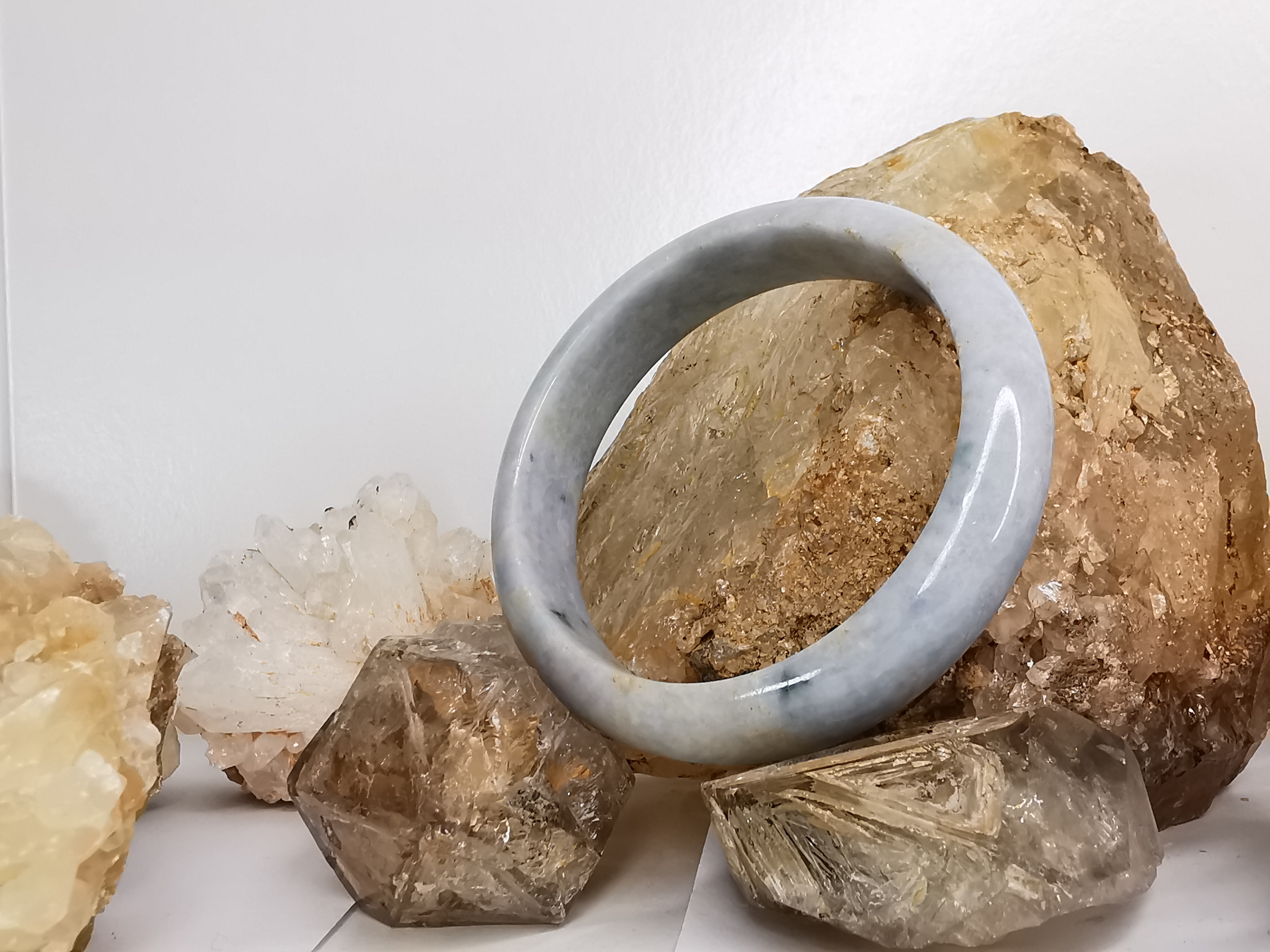 Blue Green Yellow Jade Bangle กำไลหยกเจไดต์แท้ Diameter/ เส้นผ่านศูนย์กลางด้านใน 59 mm.