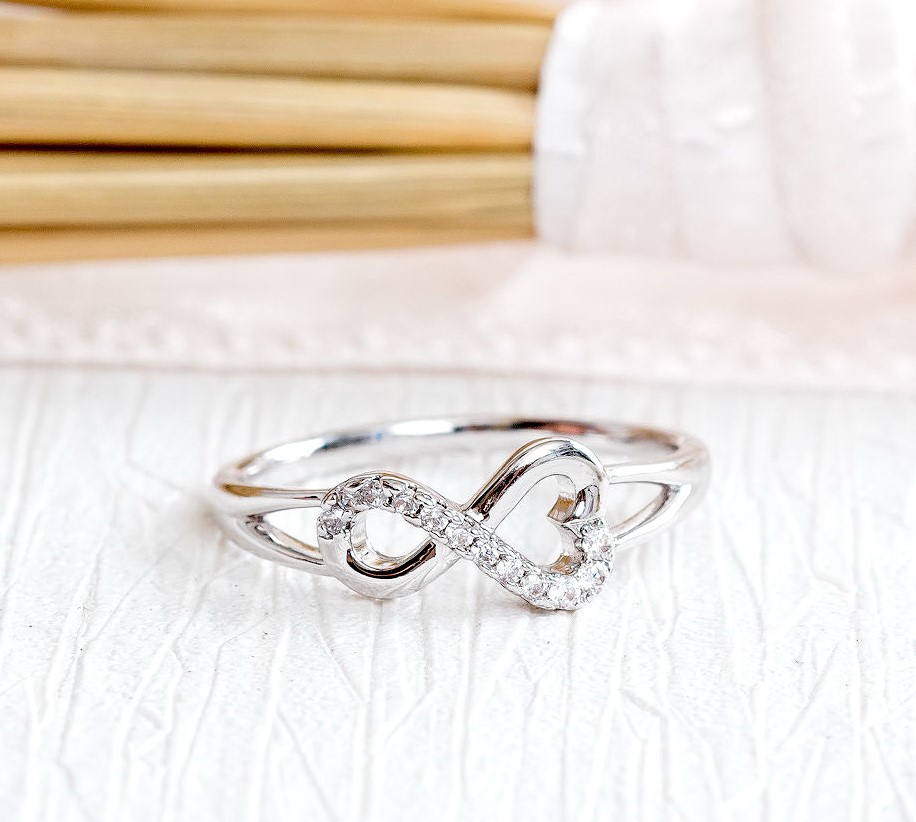 DIAMOND 18K WHITE GOLD RING แหวน เพชร ทอง 18K Pre-order