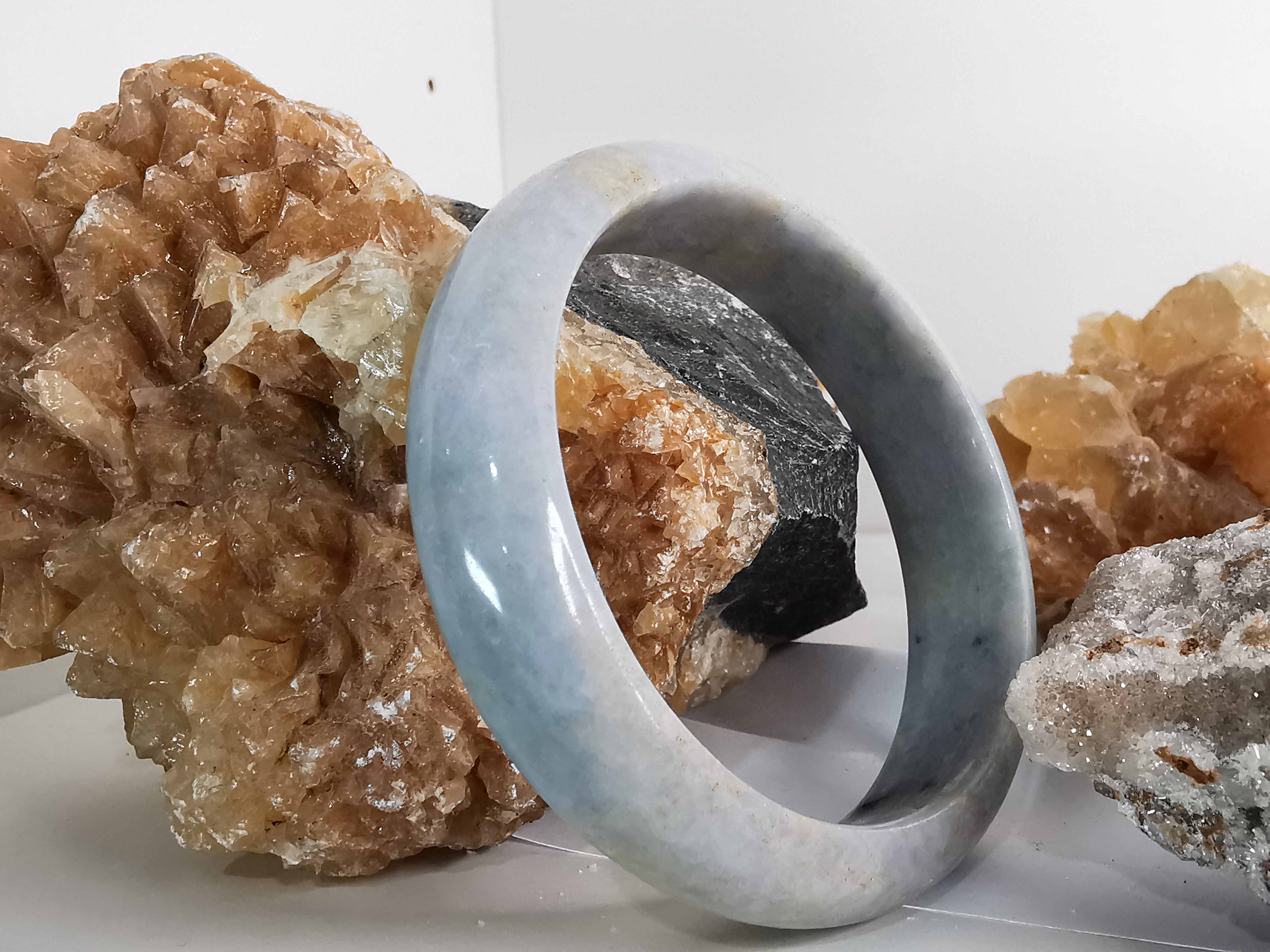 Blue Green Yellow Jade Bangle กำไลหยกเจไดต์แท้ Diameter/ เส้นผ่านศูนย์กลางด้านใน 59 mm.