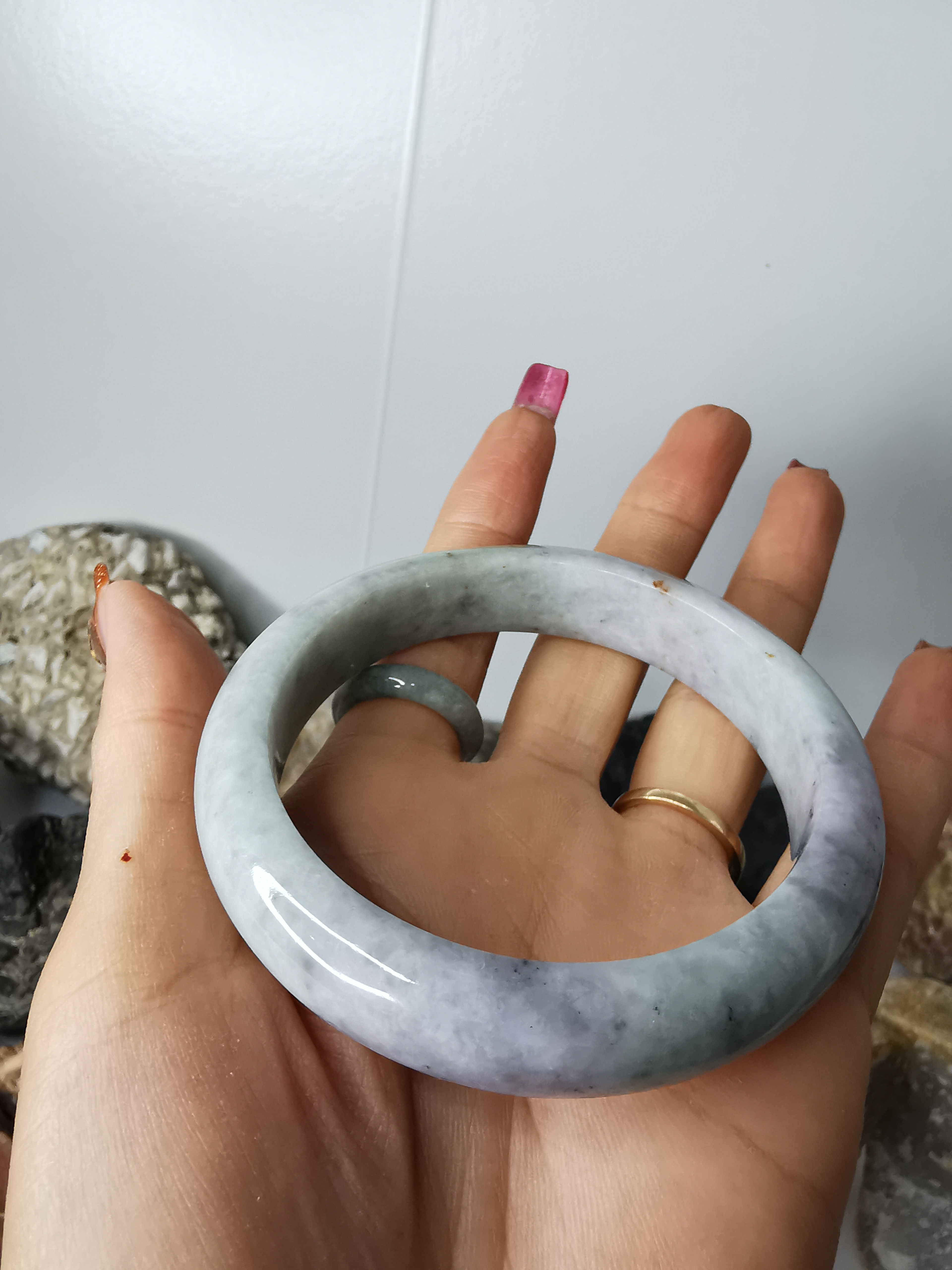 Violet Green Red Jade Bangle กำไลหยกเจไดต์แท้ Diameter/ เส้นผ่านศูนย์กลางด้านใน 63 mm.