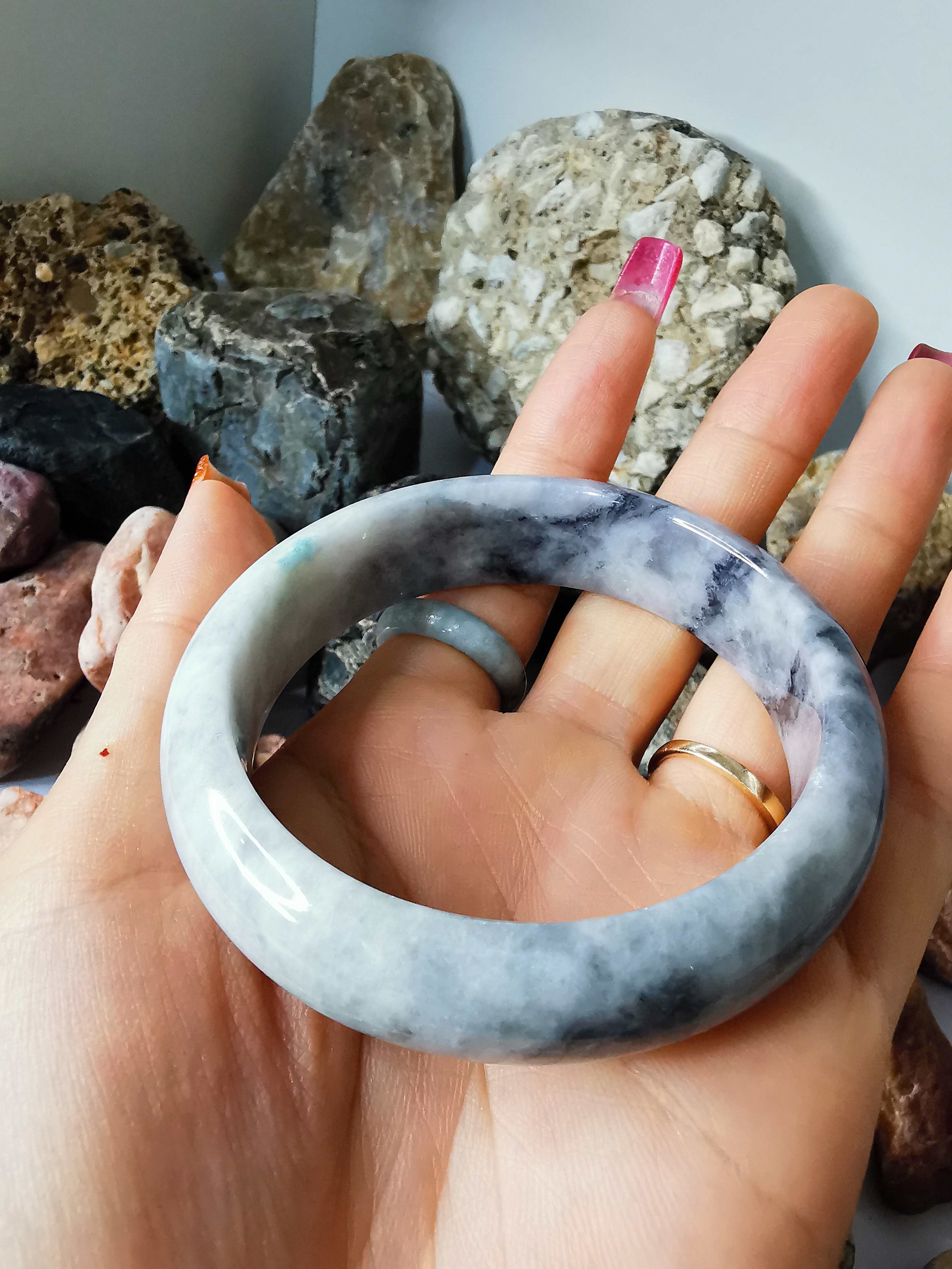 Grey Black White Jade Bangle กำไลหยกเจไดต์แท้ Diameter/ เส้นผ่านศูนย์กลางด้านใน 59 mm.