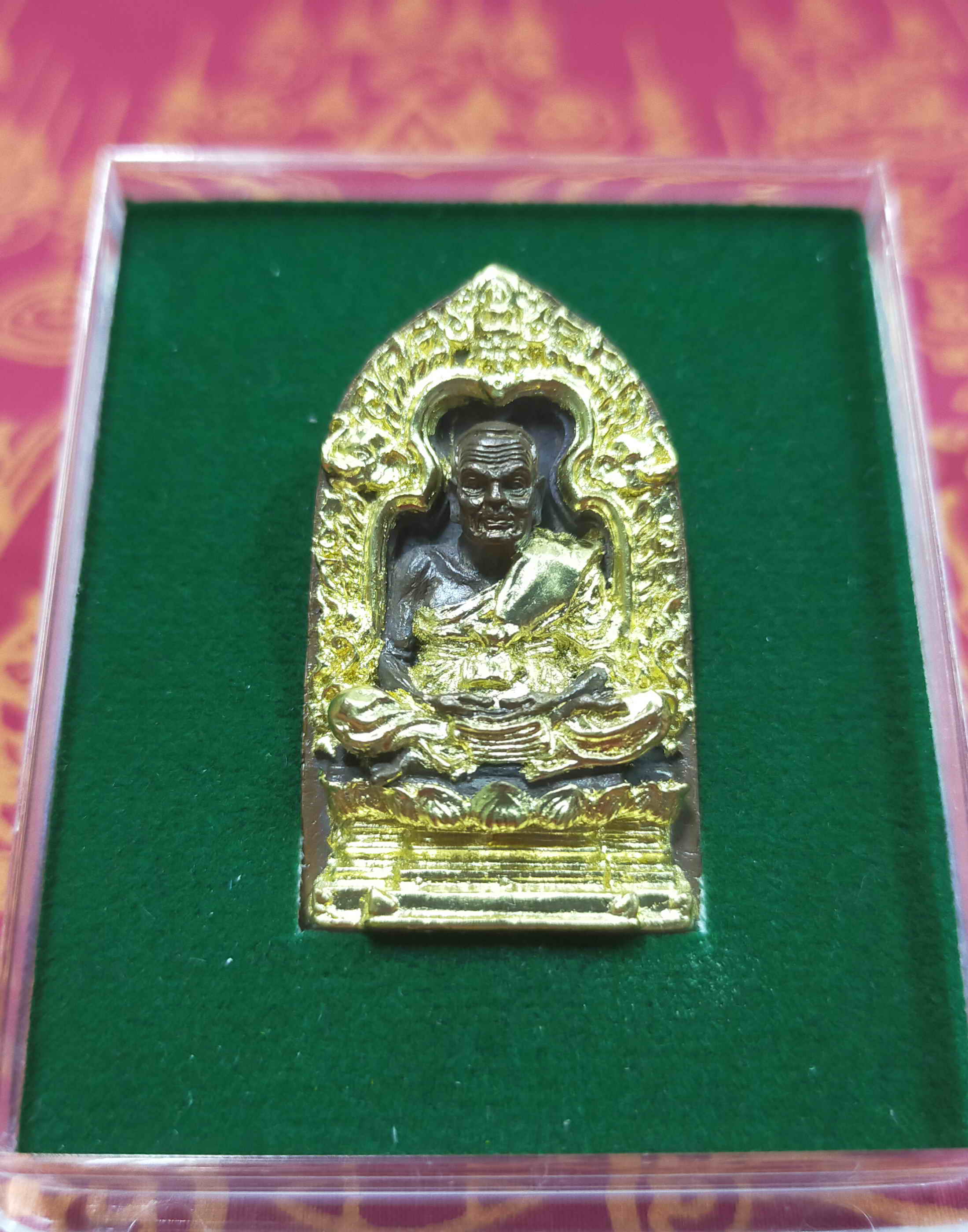 หลวงปู่ทวด เหยียบน้ำทะเลจืด รุ่นพ่อท่านเขียวอุปถัมภ์ วัดห้วยเงาะ เนื้อทองแดงรมมันปูปิดทอง กลันตัน 2554 กล่องเดิม พระแท้ วัตถุมงคลดี โดย sukpra (ศุขพระ)