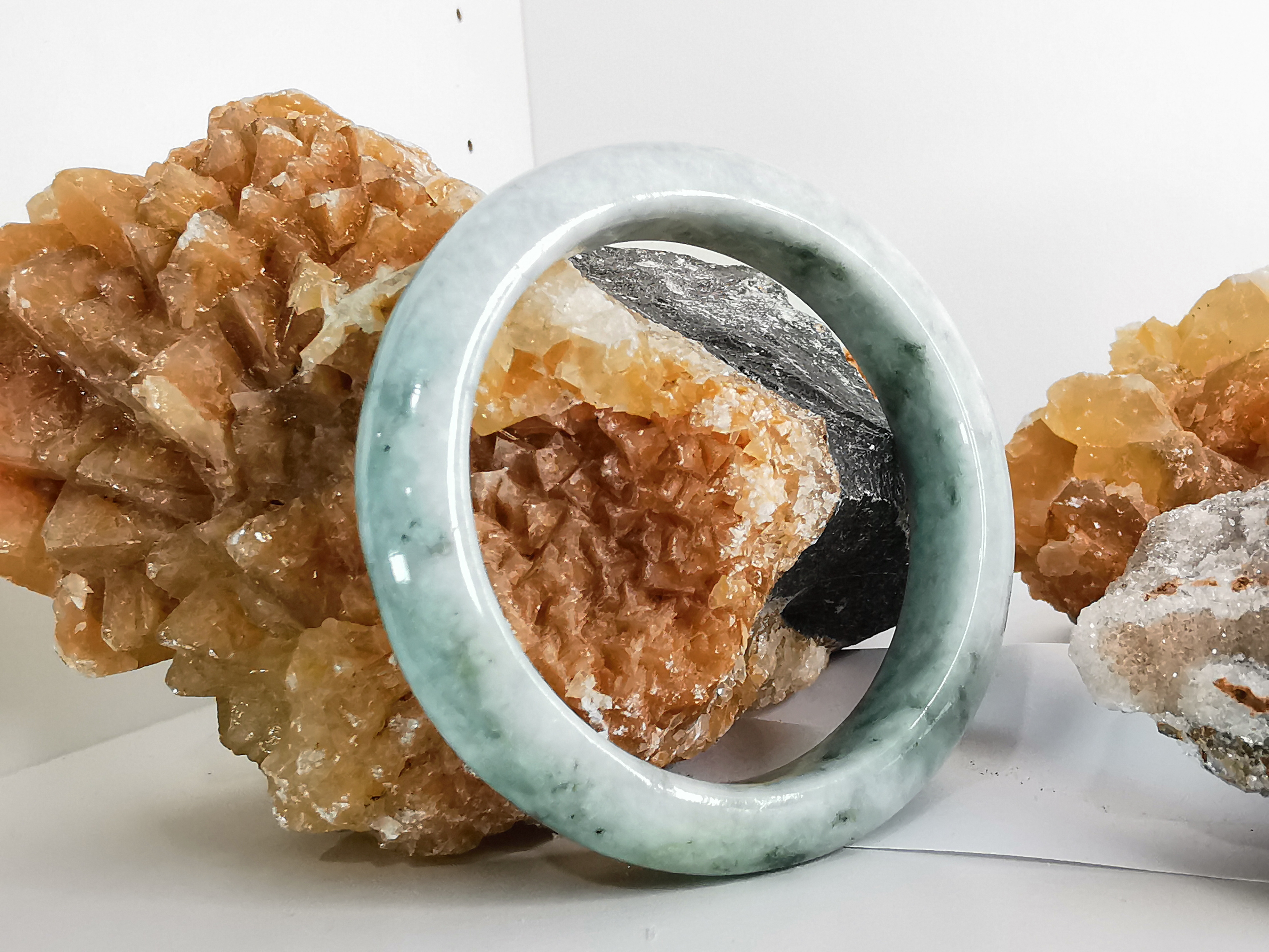 Green White Bangle กำไลหยกเจไดต์แท้ Diameter/ เส้นผ่านศูนย์กลางด้านใน 56 mm.