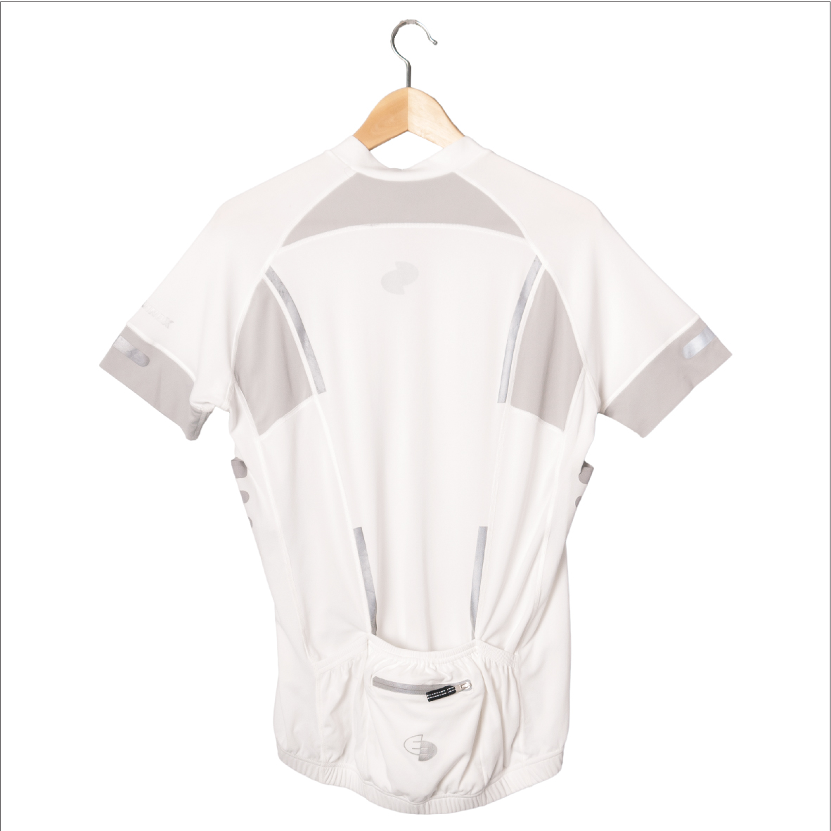 G 190133 เสื้อกีฬา (แขนสั้น) EQUINOX ราคาเช่า 100 บาท ต่อ 1 วัน