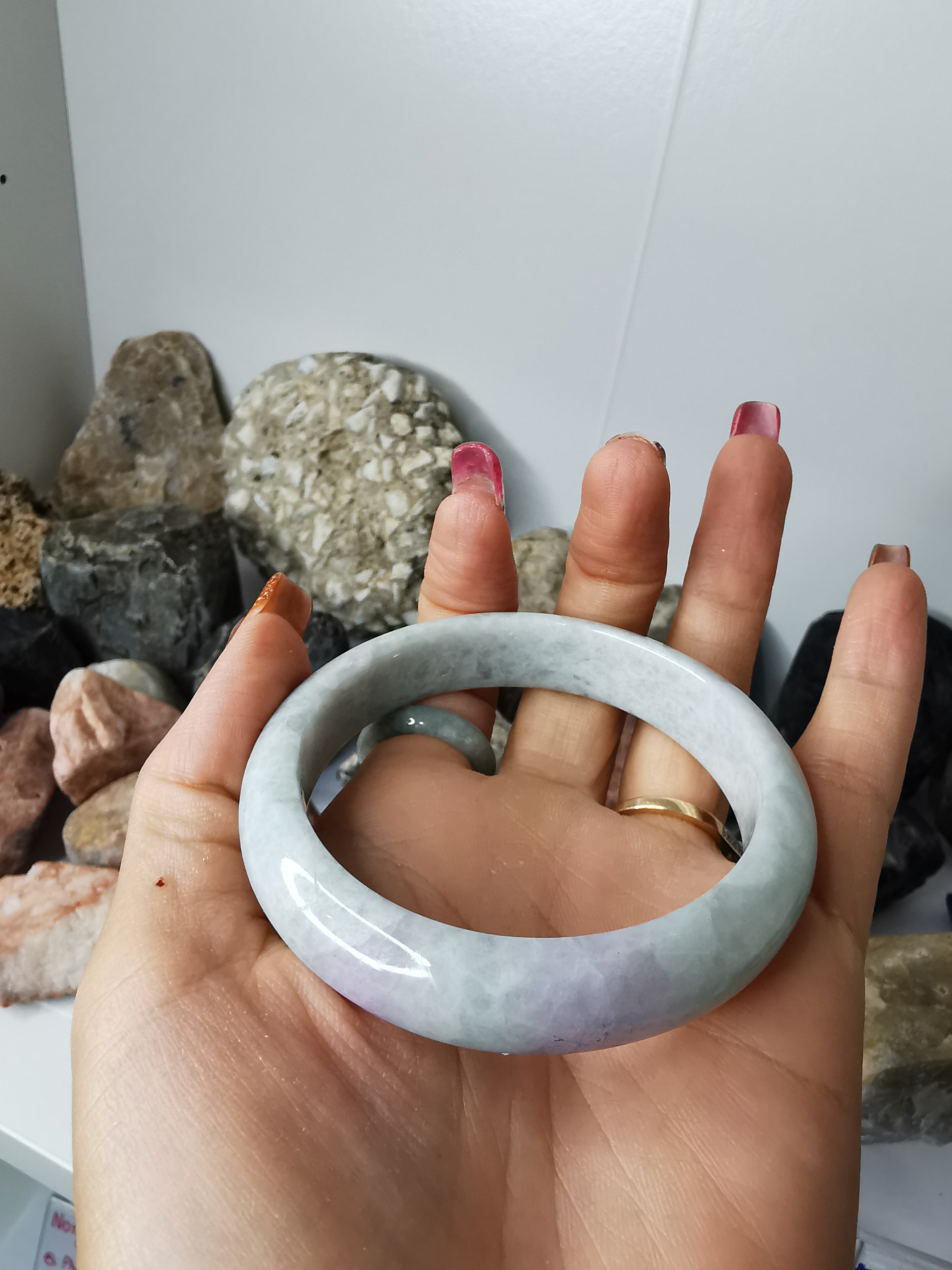 Violet Green Jade Bangle กำไลหยกเจไดต์แท้ Diameter/ เส้นผ่านศูนย์กลางด้านใน 58 mm.