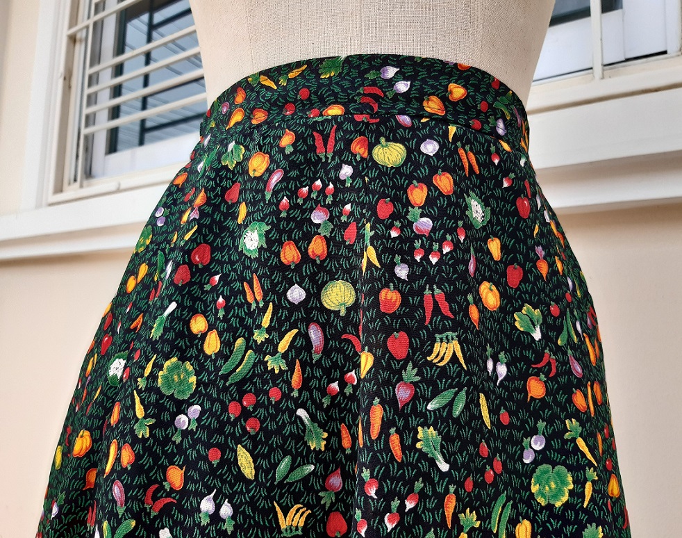 กระโปรงวินเทจทรงสวิงลายผัก ผลไม้ (Vintage skirt)