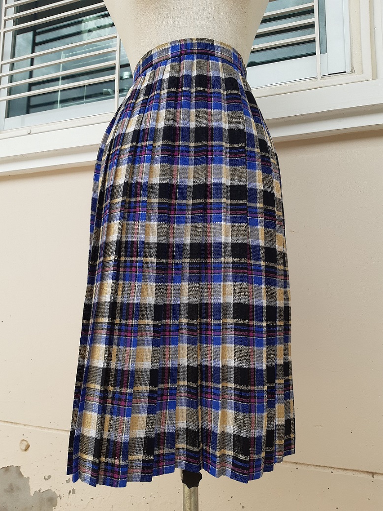 กระโปรงวินเทจลายสก๊อตสีสวย หายาก