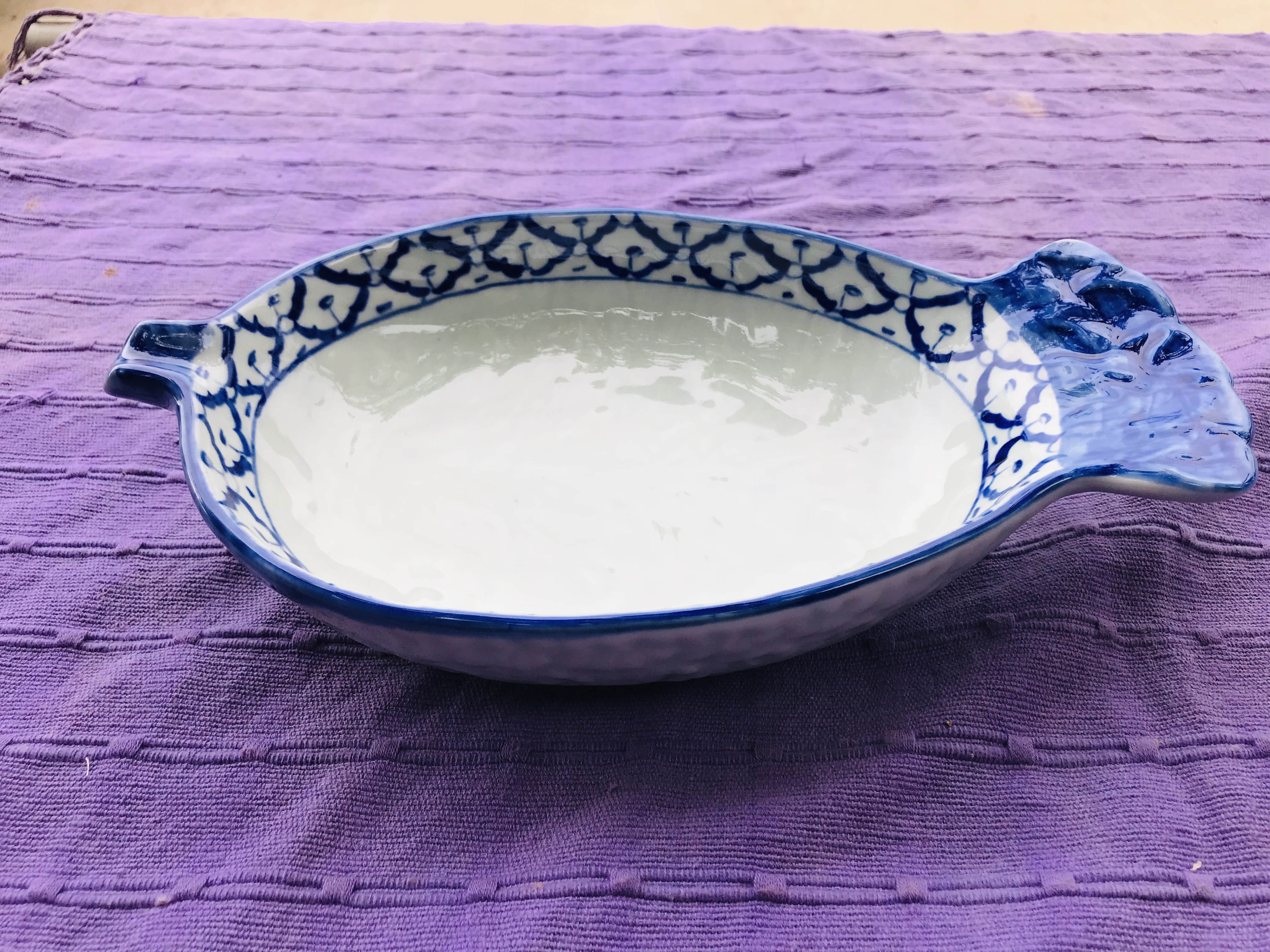 จานลายไทยทรงสับปะรด11"