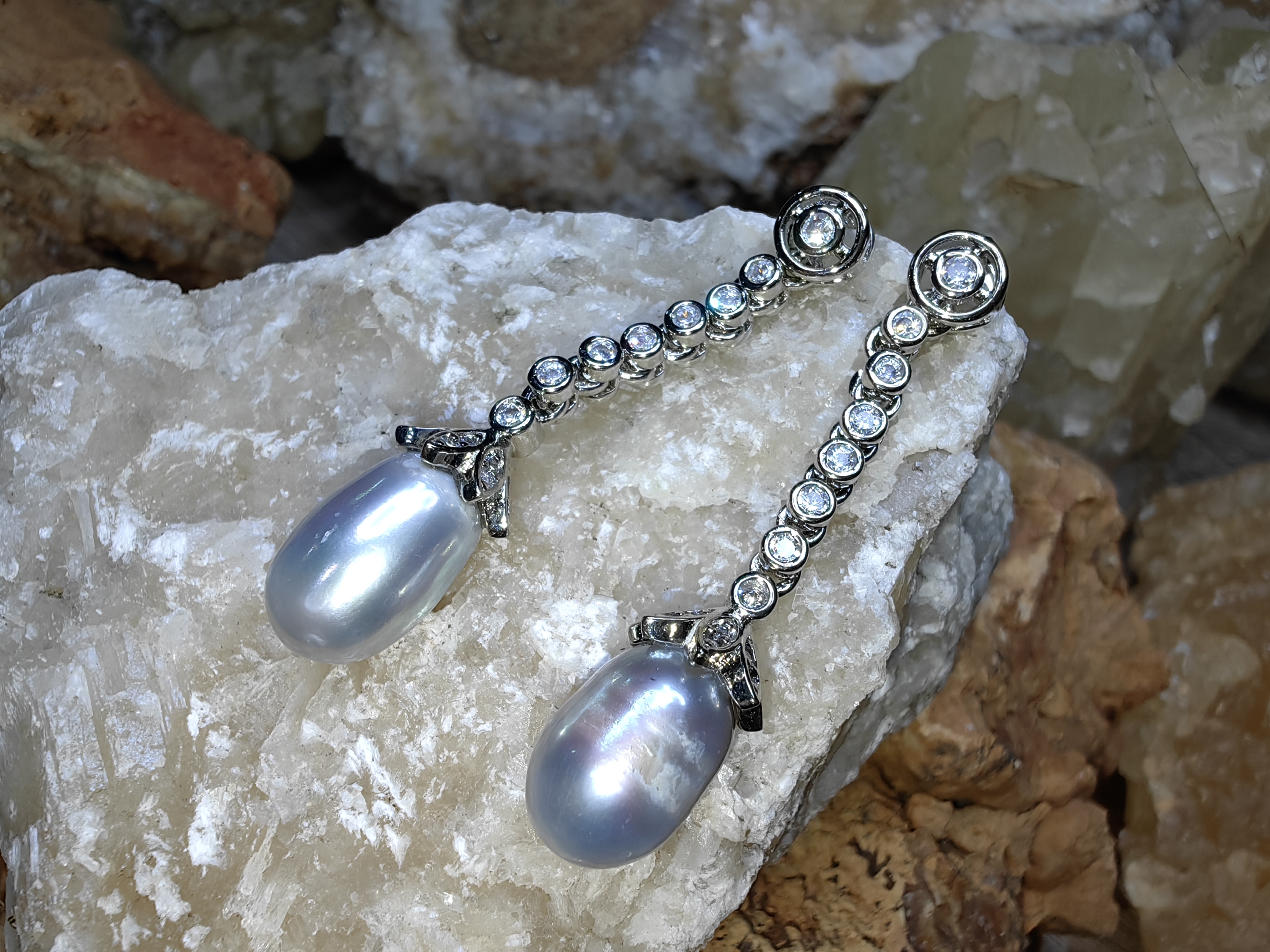 ต่างหูไข่มุกเลี้ยงธรรมชาติ เพชรสวิส Natural Cultured Pearl Swiss Diamond Earrings
