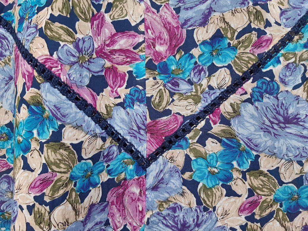 กระโปรงวินเทจลายดอกไม้สีฟ้า สีม่วง