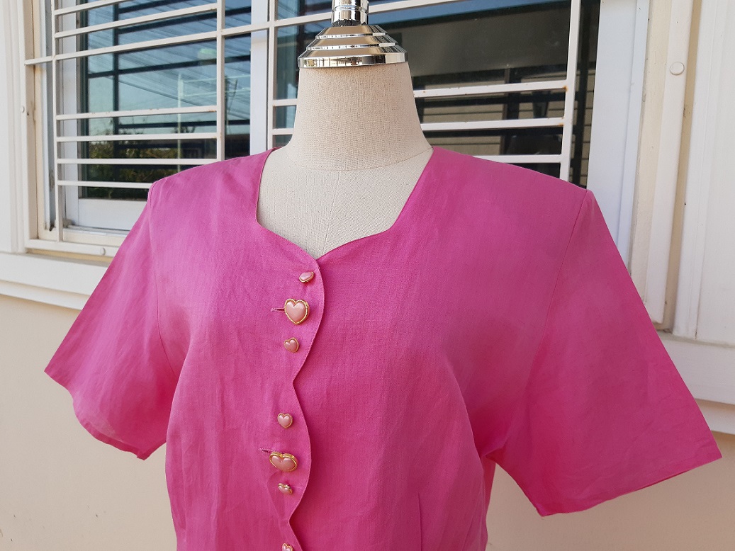 เสื้อวินเทจผ้าลินินมีชมพูหวานๆ กระดุมหัวใจ