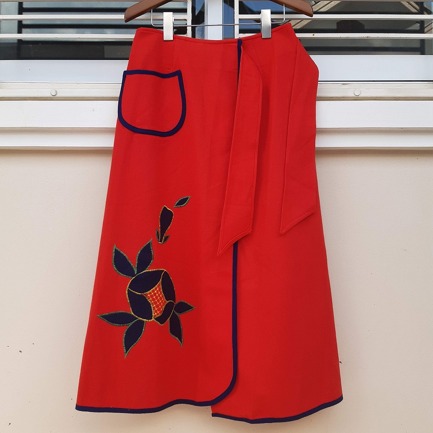 🔥 SALE 50% 🔥 กระโปรงวินเทจทรงป้ายข้างสีแดงลายดอกไม้ (Vintage skirt 70s Pattern)