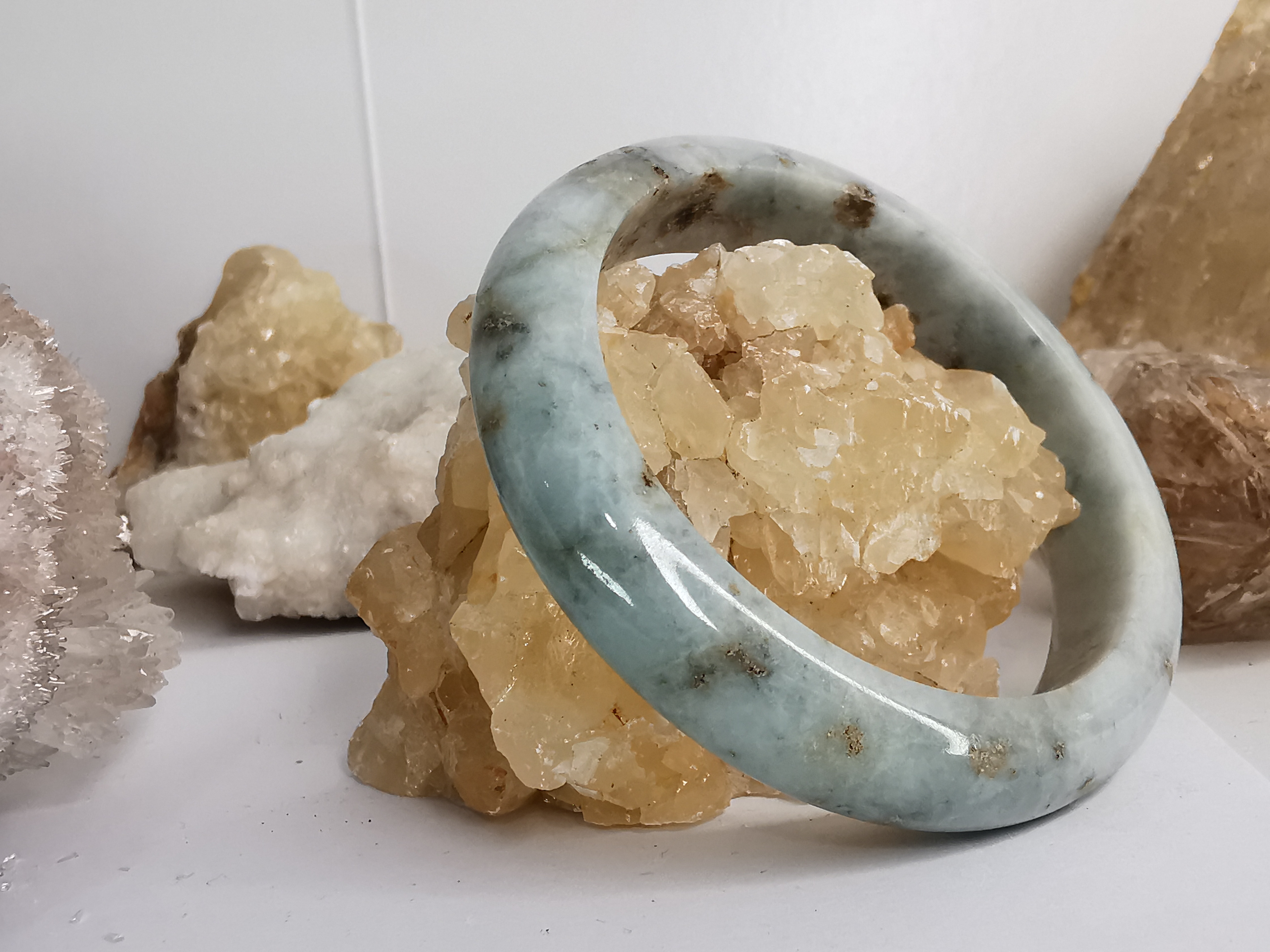 Green Yellow Jade Bangle กำไลหยกเจไดต์แท้ Diameter/ เส้นผ่านศูนย์กลางด้านใน 55 mm.