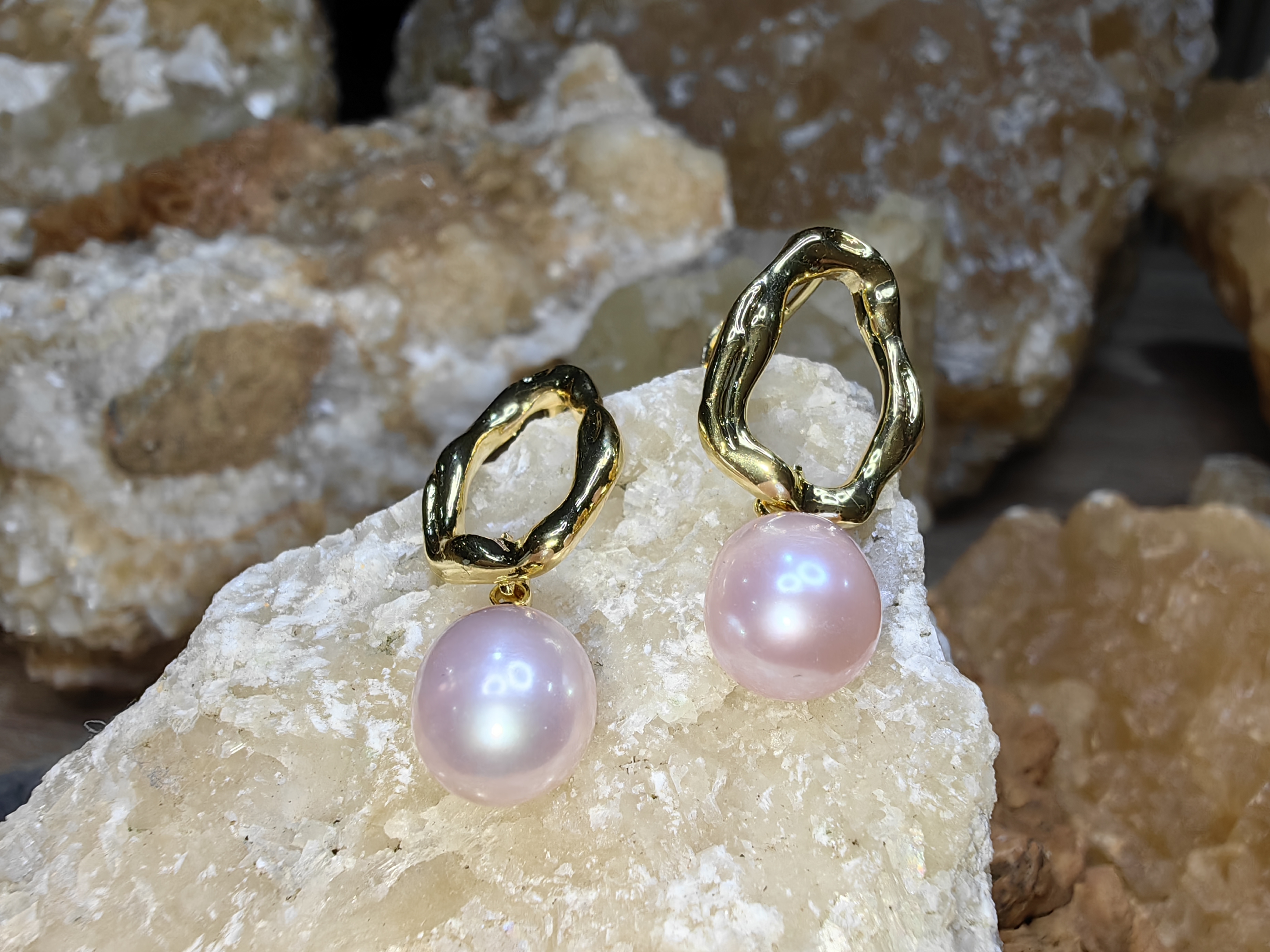 ต่างหูไข่มุกเลี้ยงธรรมชาติ Natural Cultured Pearl Earrings
