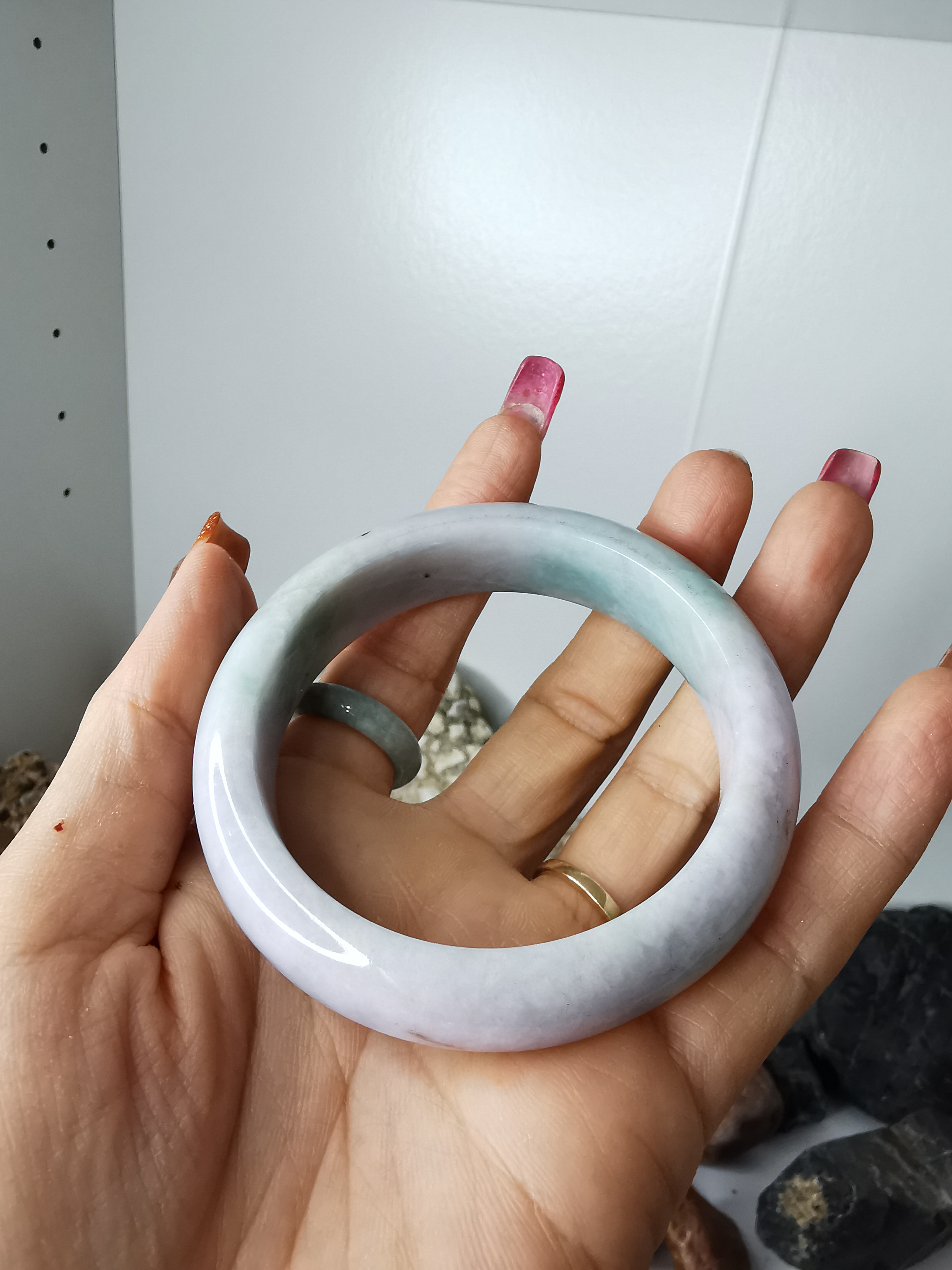 Violet Green Jade Bangle กำไลหยกเจไดต์แท้ Diameter/ เส้นผ่านศูนย์กลางด้านใน 58 mm.