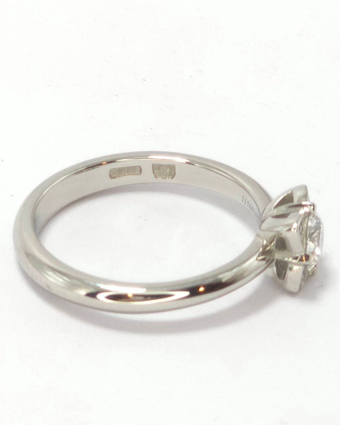 🚫ปิดการขาย(SoIdOut)🚫 แหวน Platinum PT950 บุลการี เพชรเกสร 30 ตัง 1 เม็ด น้ำ 98(F) VS1 2EX,1VG ล้อมเพชรเกสร 0.25 ตัง 4 เม็ด รวม 1 ตัง อุปกรณ์: การ์ด คู่มือ ใบ GIA ใบจริง ปี 2017 ไซส์ 48 สภาพ: สวยใหม่มาก น้ำหนัก 3.95 กรัม ราคา 28,500.-(Net) 