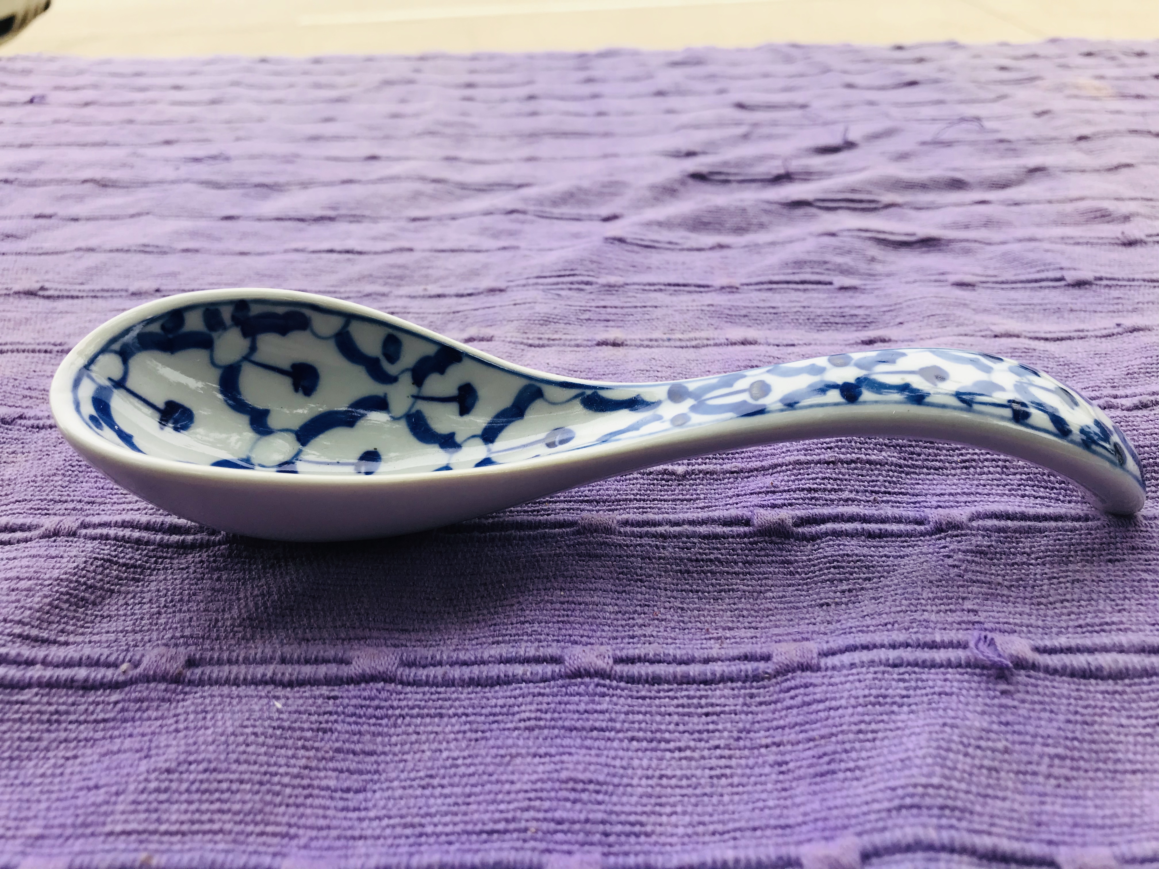 ช้อนแบ่งลายไทย