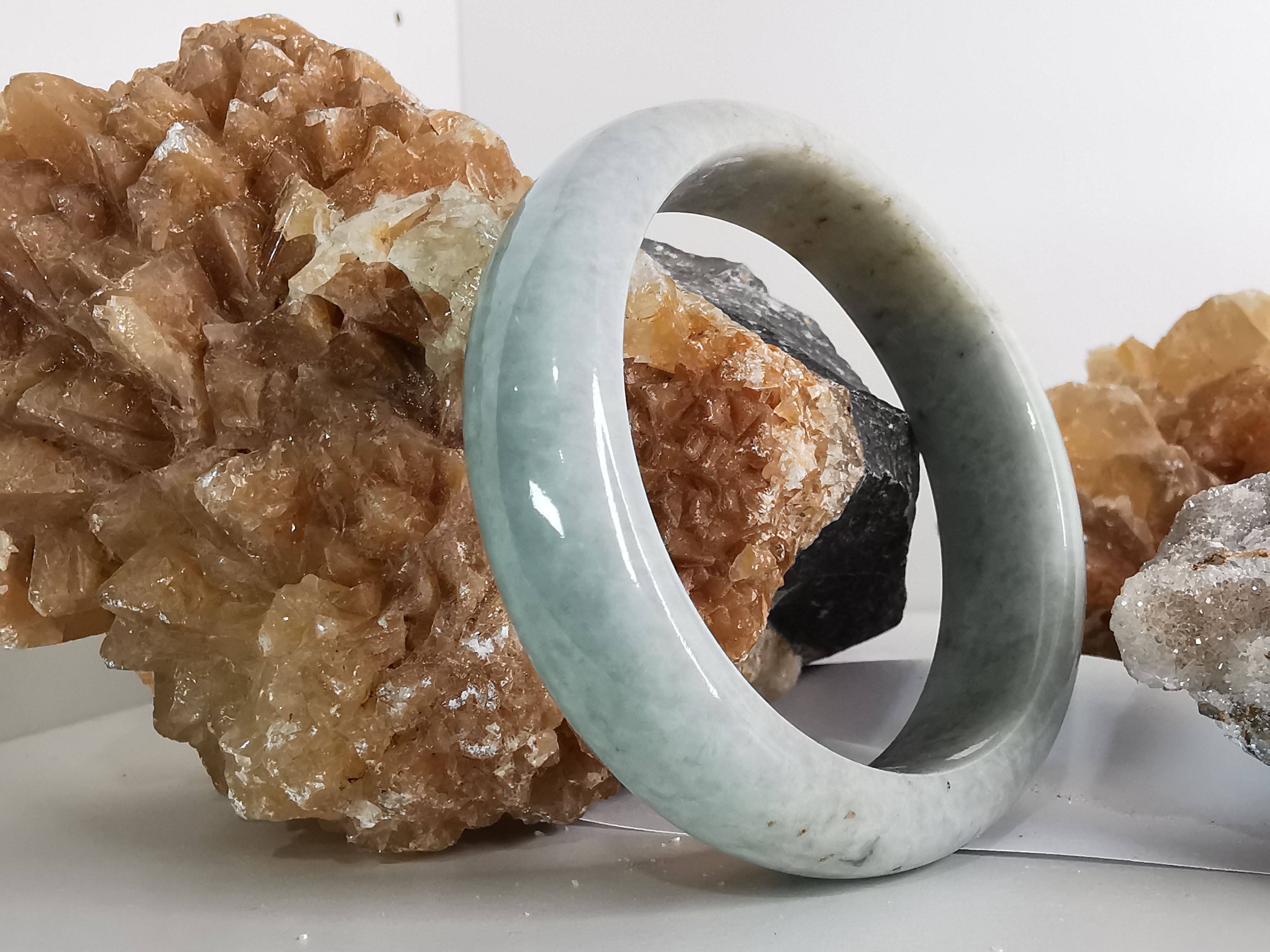 White Green Jade Bangle กำไลหยกเจไดต์แท้ Diameter/ เส้นผ่านศูนย์กลางด้านใน 55 mm.