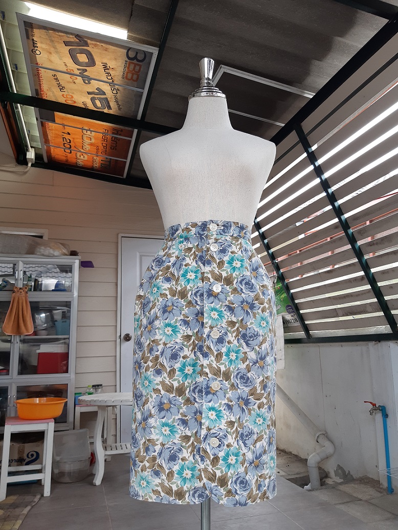 กระโปรงทรงเอลายดอกไม้