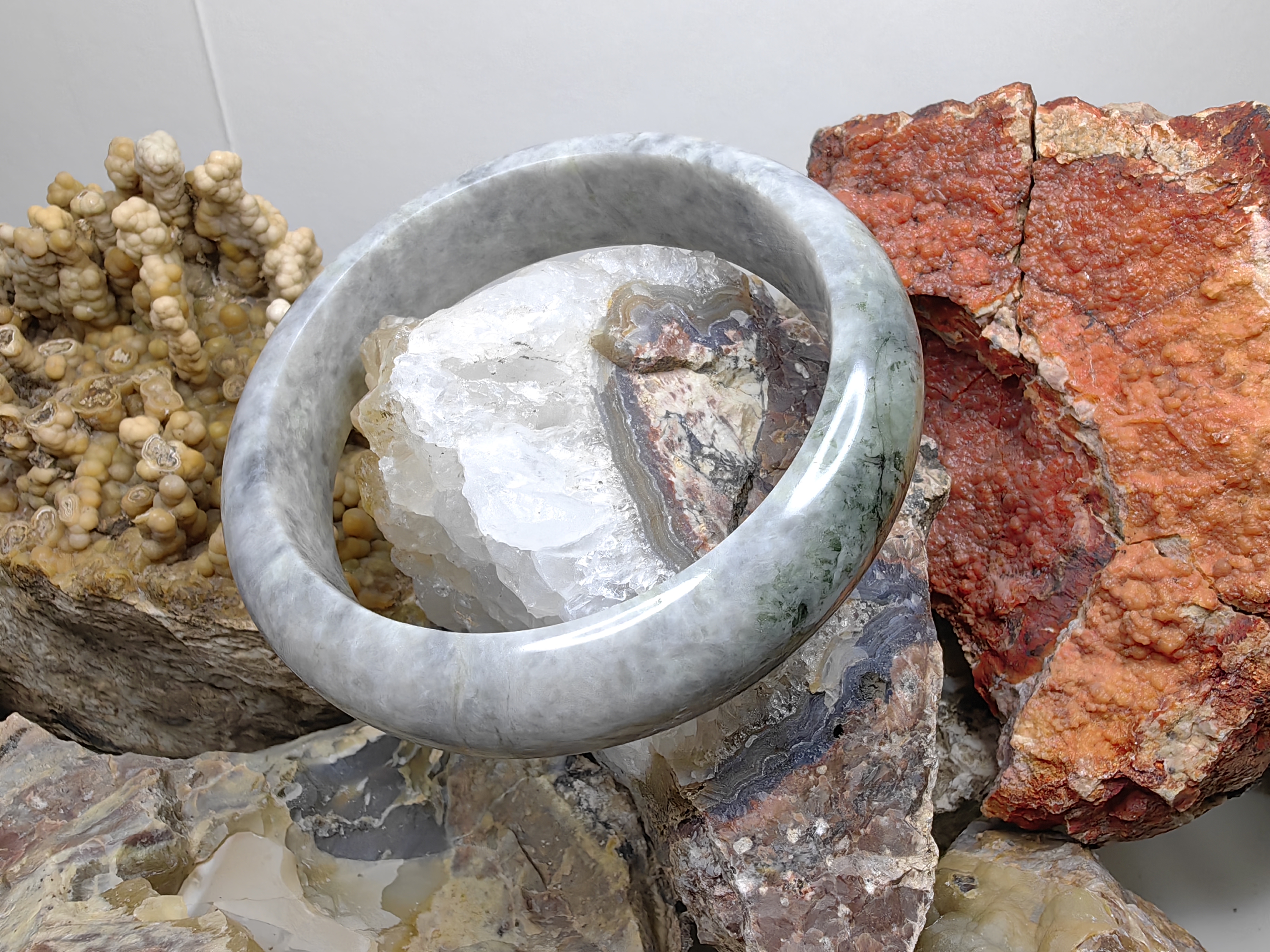 Burmese Jadeite Bangle Size 63 กำไลหยกเจไดต์พม่า Diameter/ เส้นผ่านศูนย์กลางด้านใน 63 mm.