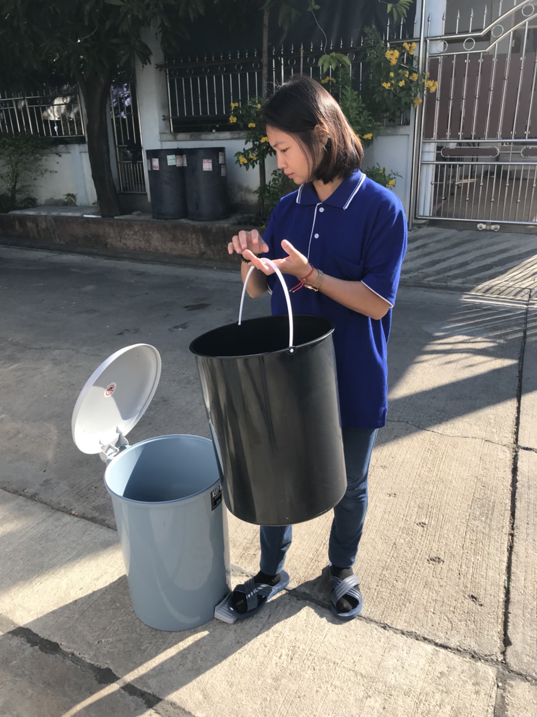 ถังขยะเท้าเหยียบ ทรงกลมขนาด 35 ลิตร