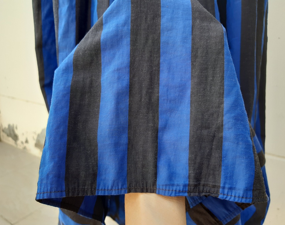 กระโปรงยาวสีน้ำเงินลายสก็อต ลายทาง ใส่ได้ 2 ด้าน