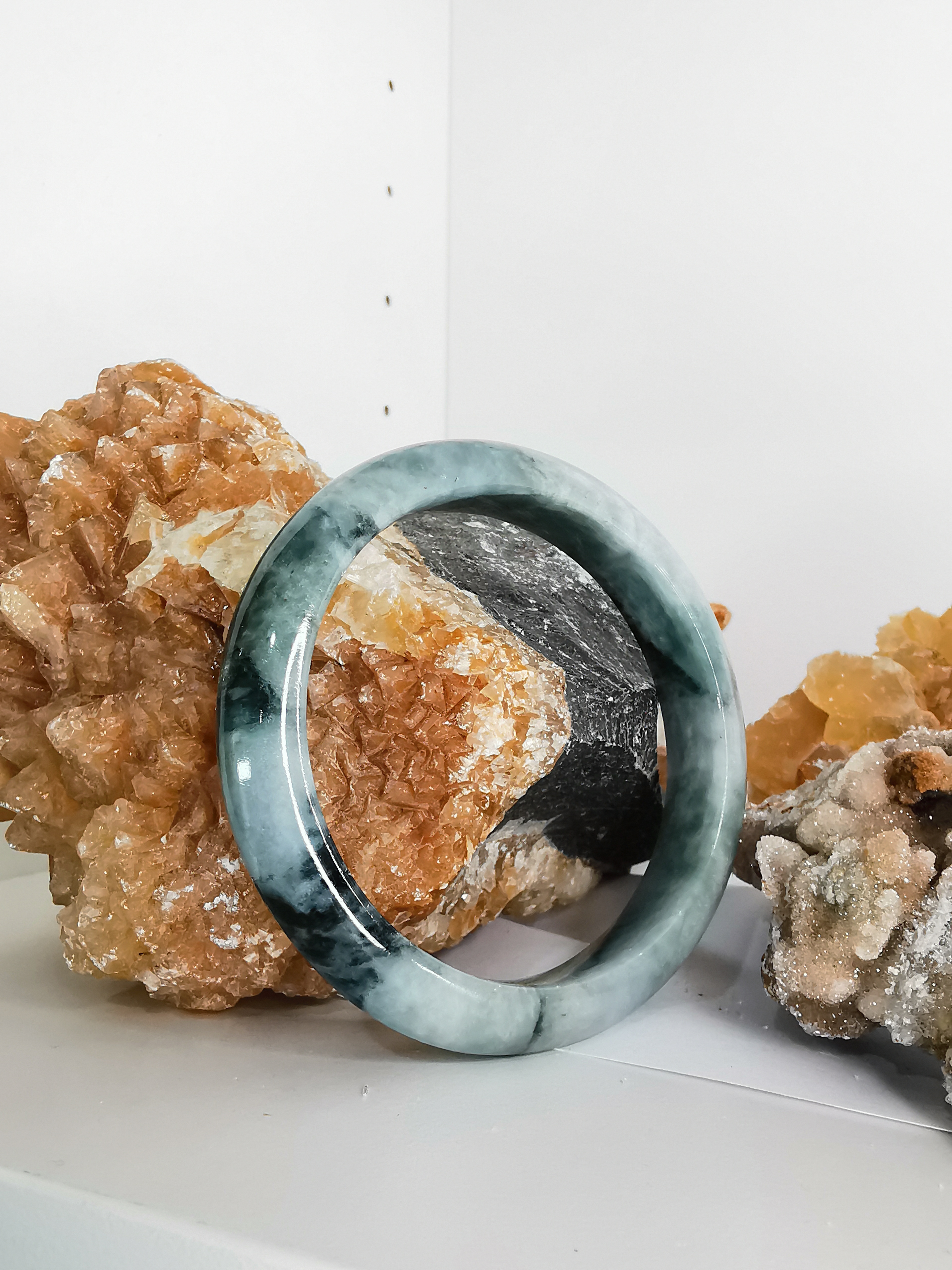 Green White Bangle กำไลหยกเจไดต์แท้ Diameter/ เส้นผ่านศูนย์กลางด้านใน 56 mm.