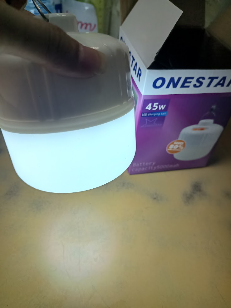 หลอดไฟชาร์จแบตได้ 45W อยู่ได้ 7ชั่วโมง แบรน์ ONESTAR มีที่ชาร์ตให้ในกล่อง หลอดไฟฉุกเฉิน ไฟตั้งแคมป์ หลอดไฟสำรอง