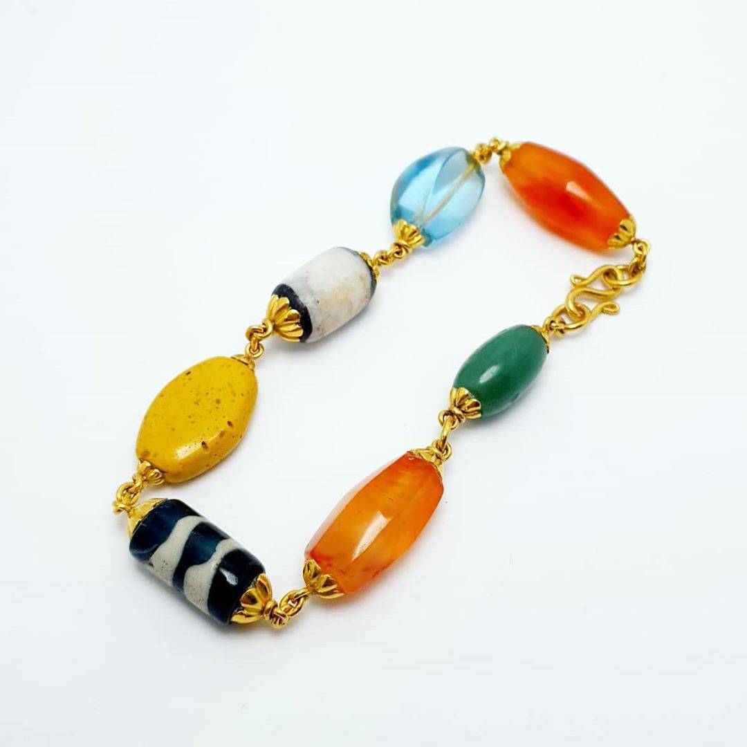 ❎✖️🚫ขายแล้ว(SoIdOut)🚫✖️❎สร้อยข้อมือทอง 90% ตะขอ 96.5% ลูกปัดทราวดีแท้ เม็ดใหญ่ วัดความยาวได้ 8 นิ้ว แต่ใส่จริงสำหรับข้อมือ 7 นิ้ว น้ำหนัก 19.91 กรัม