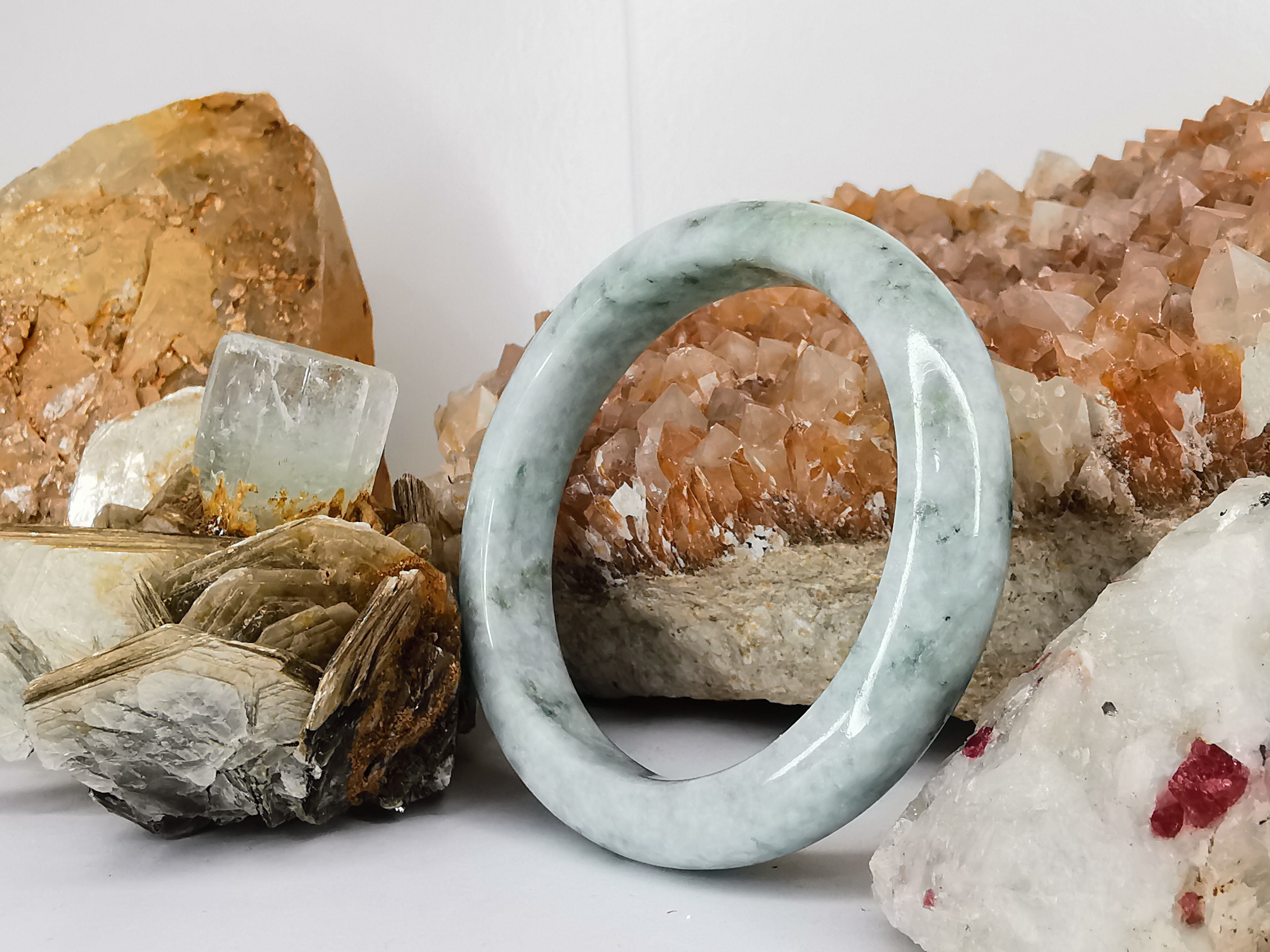 Green White Bangle กำไลหยกเจไดต์แท้ Diameter/ เส้นผ่านศูนย์กลางด้านใน 56 mm.